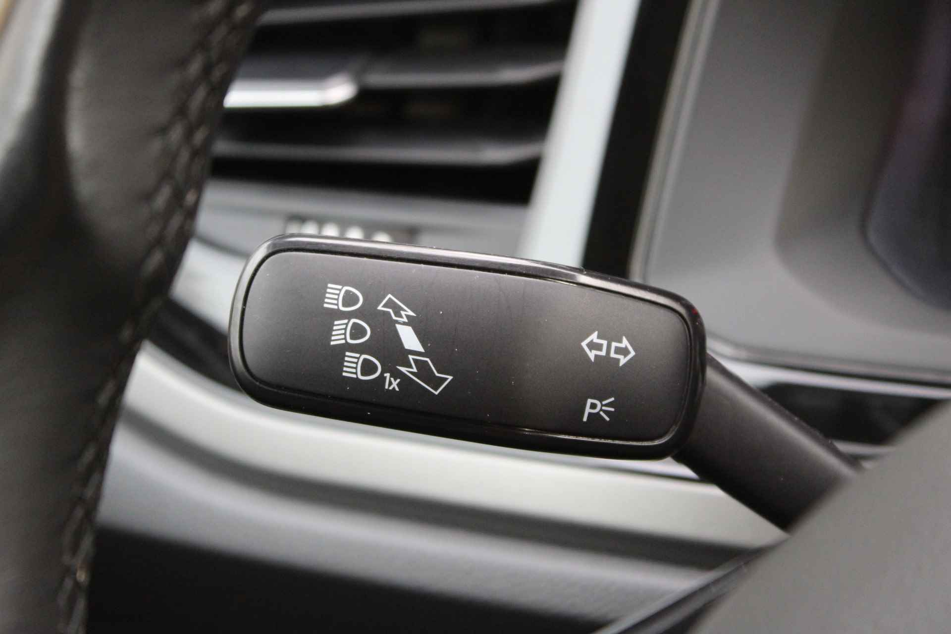 Volkswagen Polo Comfortline Business 1.0 TSI 95 pk DSG | Apple Carplay | LED | Airco | 15"Lmv - 24/42