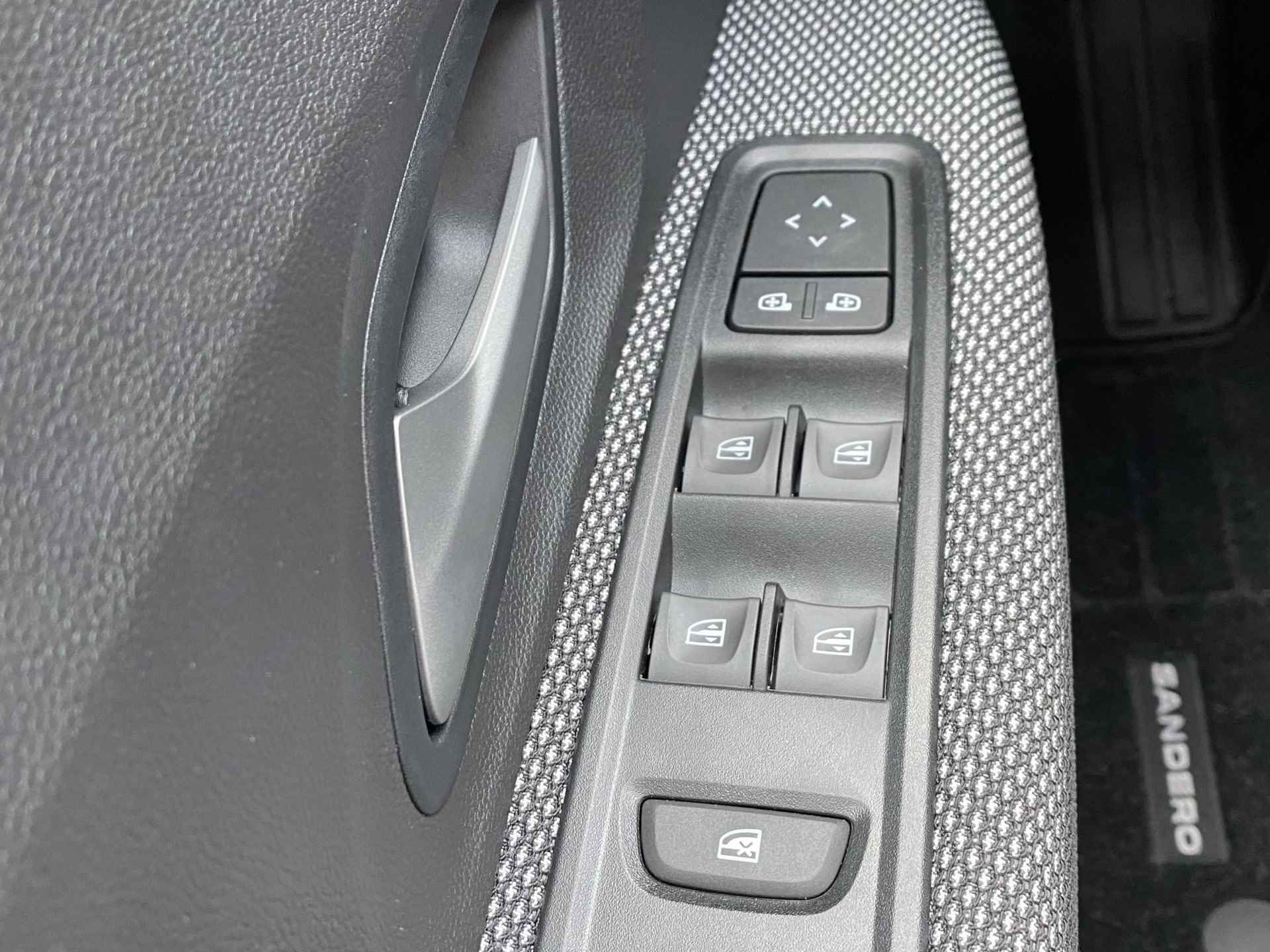 Dacia Sandero 1.0 TCe 100 ECO-G Essential | Navigatie | Parkeersensoren Voor + Achter | Achteruitrijcamera + Dodehoekdetectie | Cruise Control | Elektrische Ramen Voor + Achter | Armsteun | - 15/23