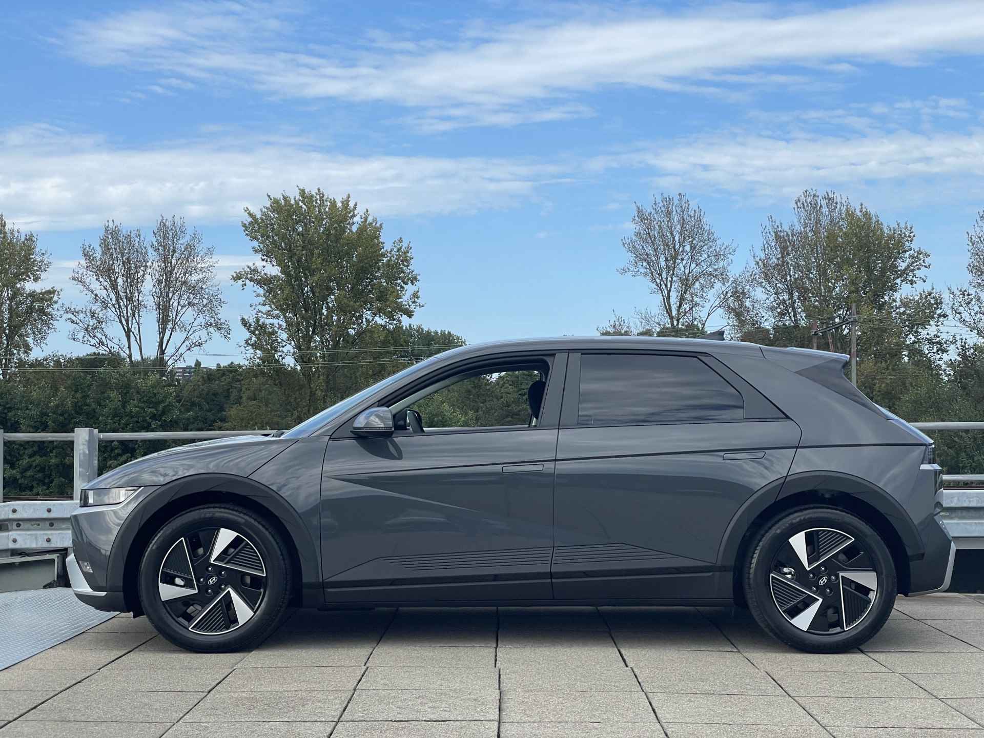 Hyundai IONIQ 5 Connect+ 84 kWh FACELIFT MODEL | LEDER | STOELVERWARMING Uit voorraad leverbaar! - 11/38