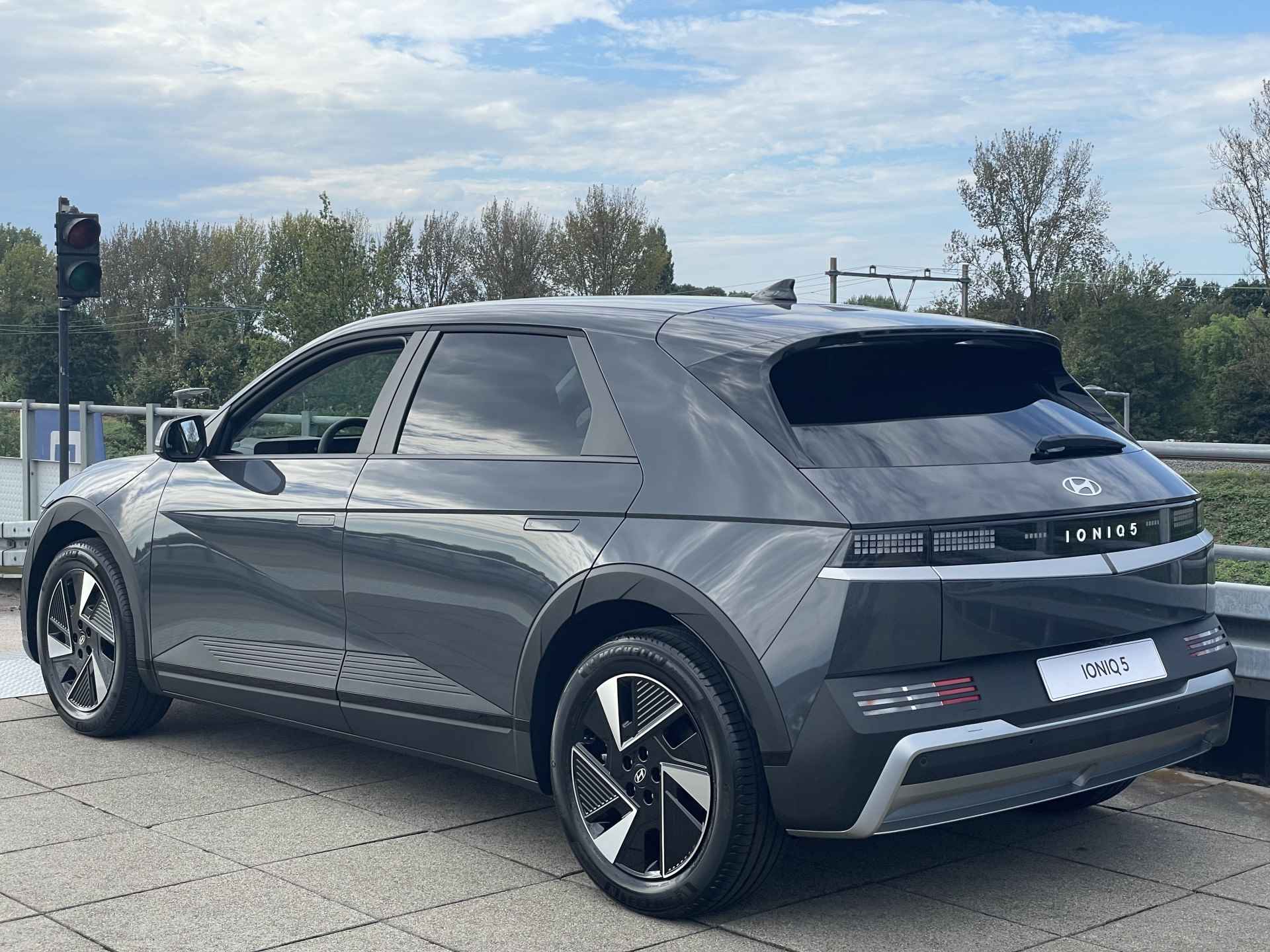 Hyundai IONIQ 5 Connect+ 84 kWh FACELIFT MODEL | LEDER | STOELVERWARMING Uit voorraad leverbaar! - 12/38