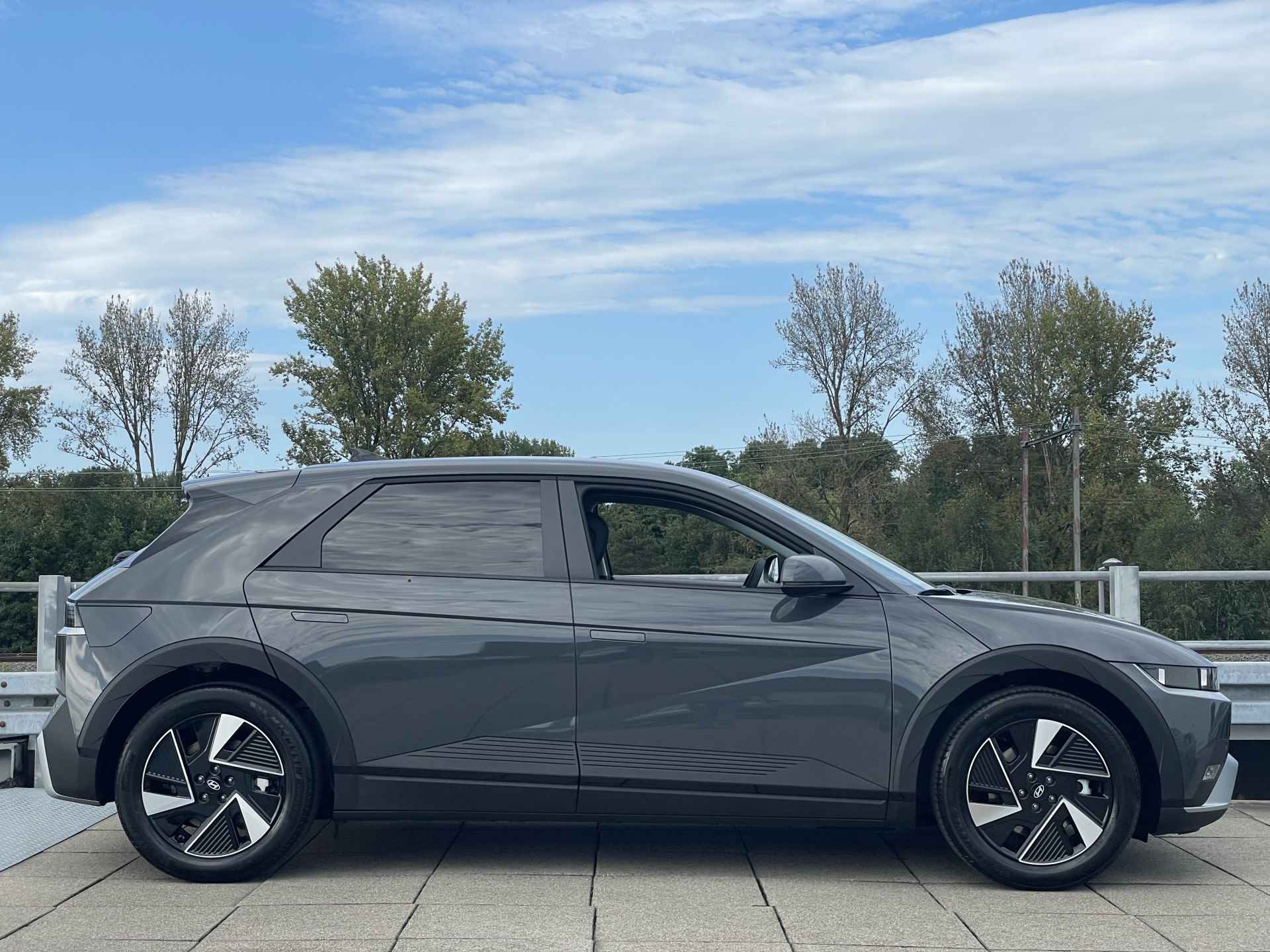 Hyundai IONIQ 5 Connect+ 84 kWh FACELIFT MODEL | LEDER | STOELVERWARMING Uit voorraad leverbaar! - 35/38