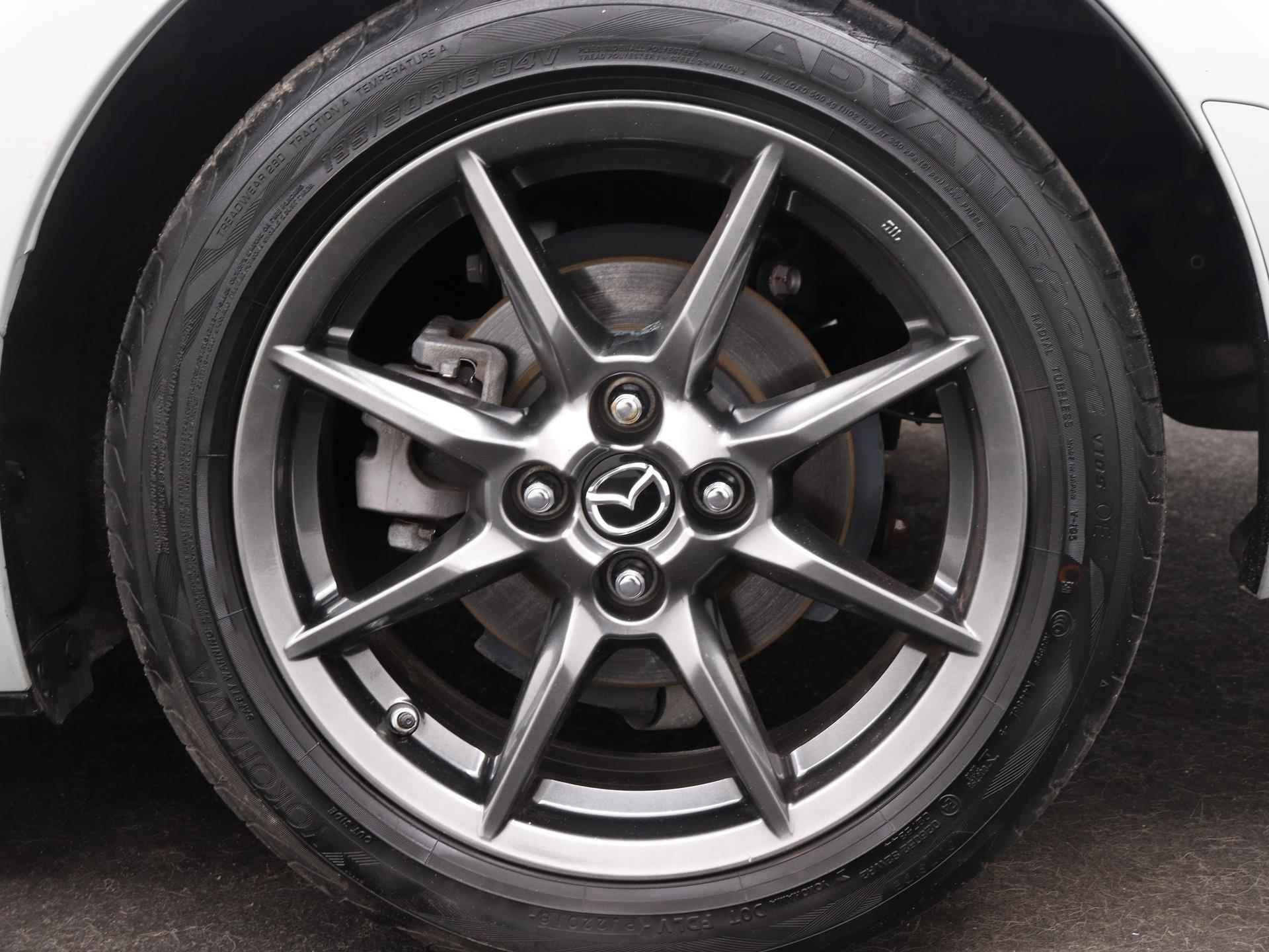 Mazda MX-5 1.5 SkyActiv-G 132 PK Chairo | Cabrio | Soft top | Navigatie | Keyless | Parkeersensoren | LED | Lichtmetalen velgen | Dodehoek detectie | Stoelverwarming | - 12/24