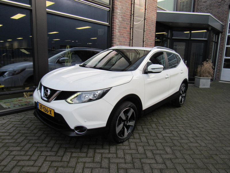 NISSAN Qashqai 1.2 115pk DIG-T XTRONIC Acenta met navigatie en dakrails en trekhaak