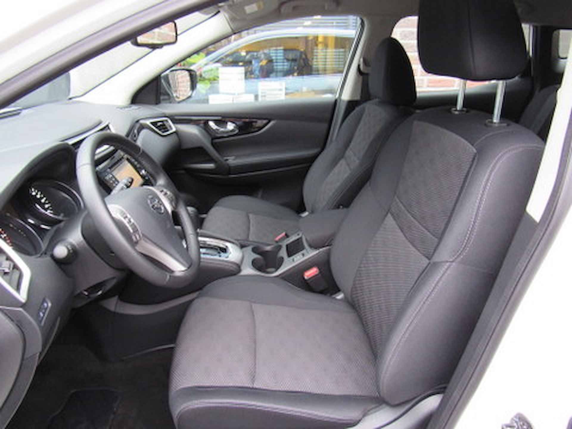 NISSAN Qashqai 1.2 115pk DIG-T XTRONIC Acenta met navigatie en dakrails en trekhaak - 9/30