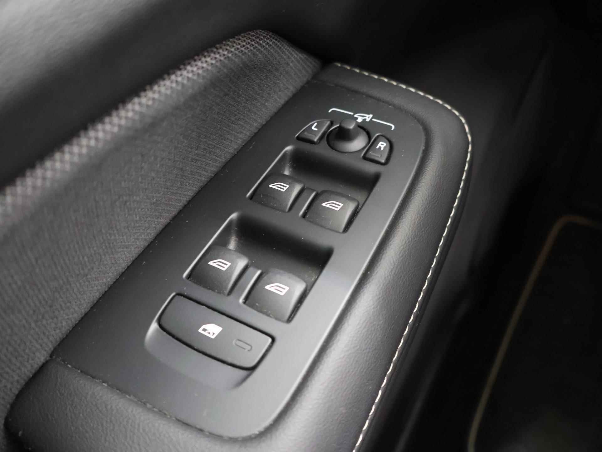 Volvo V60 2.0 T6 Recharge AWD R-Design | Panoramadak | Navigatie | Harman Kardon | Climate Control | Bluetooth | Cruise control Adaptief | - 37/46
