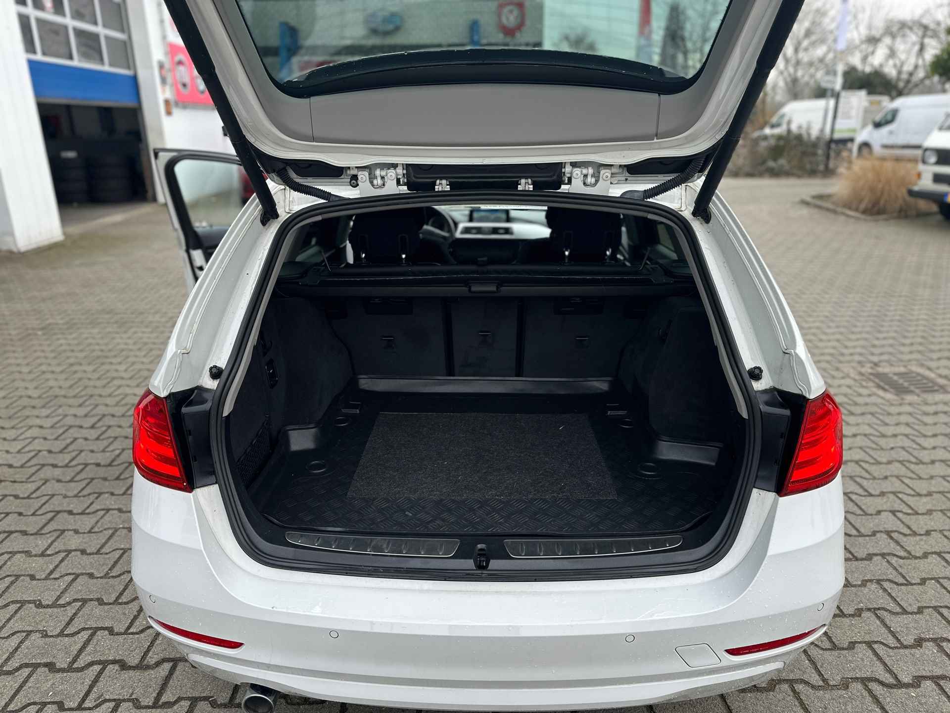 BMW 3-serie Touring 320d EDE High Executive TOPCONDITIE (BOVAG/RIJKLAAR) - 12/31