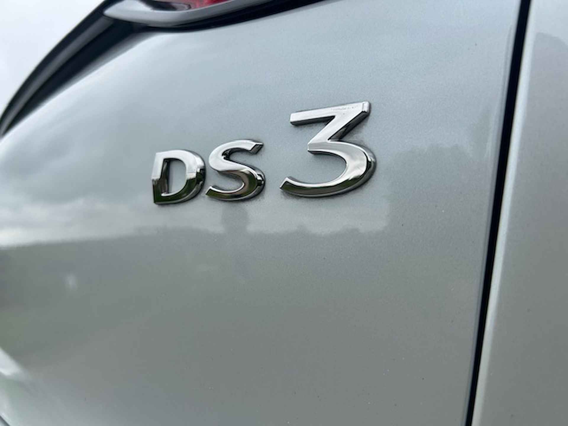 DS Ds 3 Crossback 1.2 PureTech 100pk Montmartre | Navigatie | All season banden | Climate control | Apple carplay / Android auto | Pdc | NAP | Rijklaar prijs! - 10/23