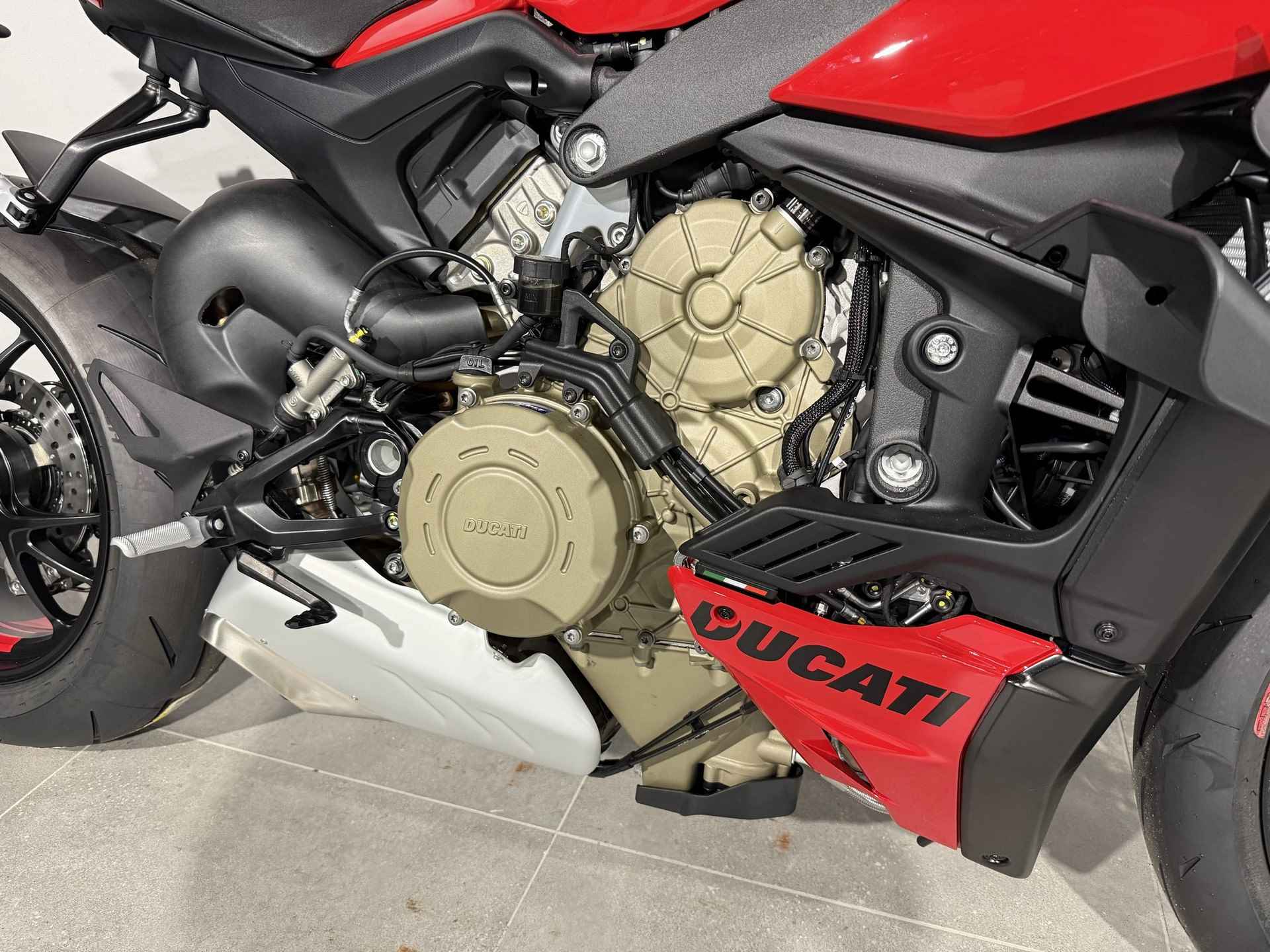 Ducati STREETFIGHTER V4 S - 4/9