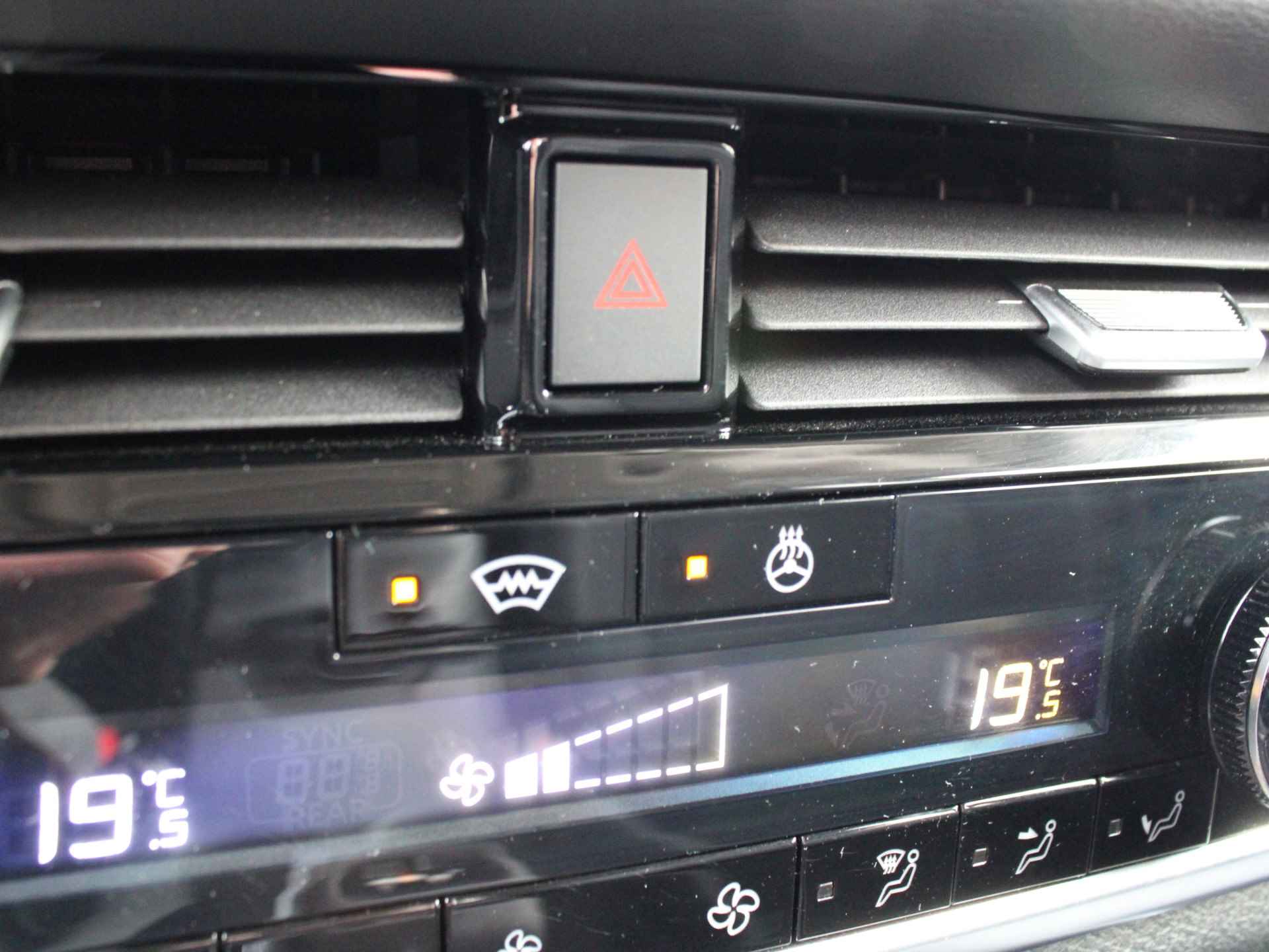 Nissan QASHQAI 1.3 MHEV 158pk Xtronic Automaat N-Connecta Navigatie, Camera 360, Climate Control, Voorruit-Stoel-Stuurverwarming, Lichtmetalen velgen - 21/47