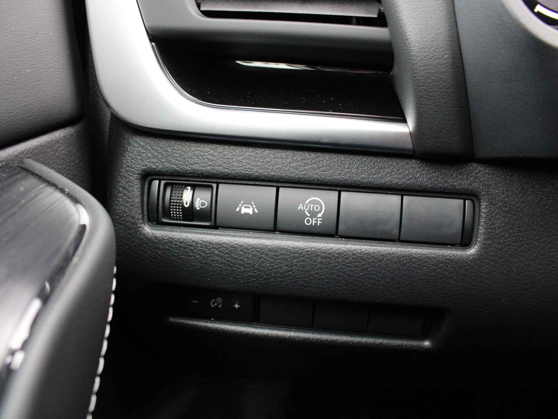 Nissan QASHQAI 1.3 MHEV 158pk Xtronic Automaat N-Connecta Navigatie, Camera 360, Climate Control, Voorruit-Stoel-Stuurverwarming, Lichtmetalen velgen - 30/47