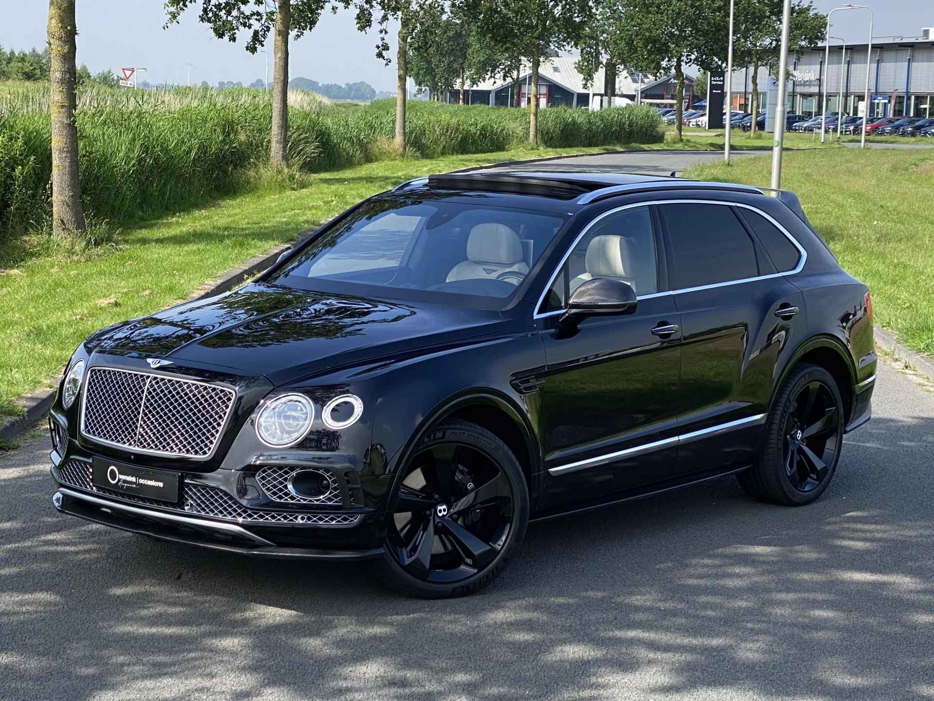 Bentley Bentayga 6.0 W12 | Nachtzicht | Adaptieve CruiseControl | 360 Camera | Panoramadak | 22” Lichtmetaal | Stuurwiel verwarmd | Elektrische zetels + Geheugen | NAIM Sound | Elektrische Trekhaak | Niveau Regeling | Carbon Pakket | NL Auto | - 4/97