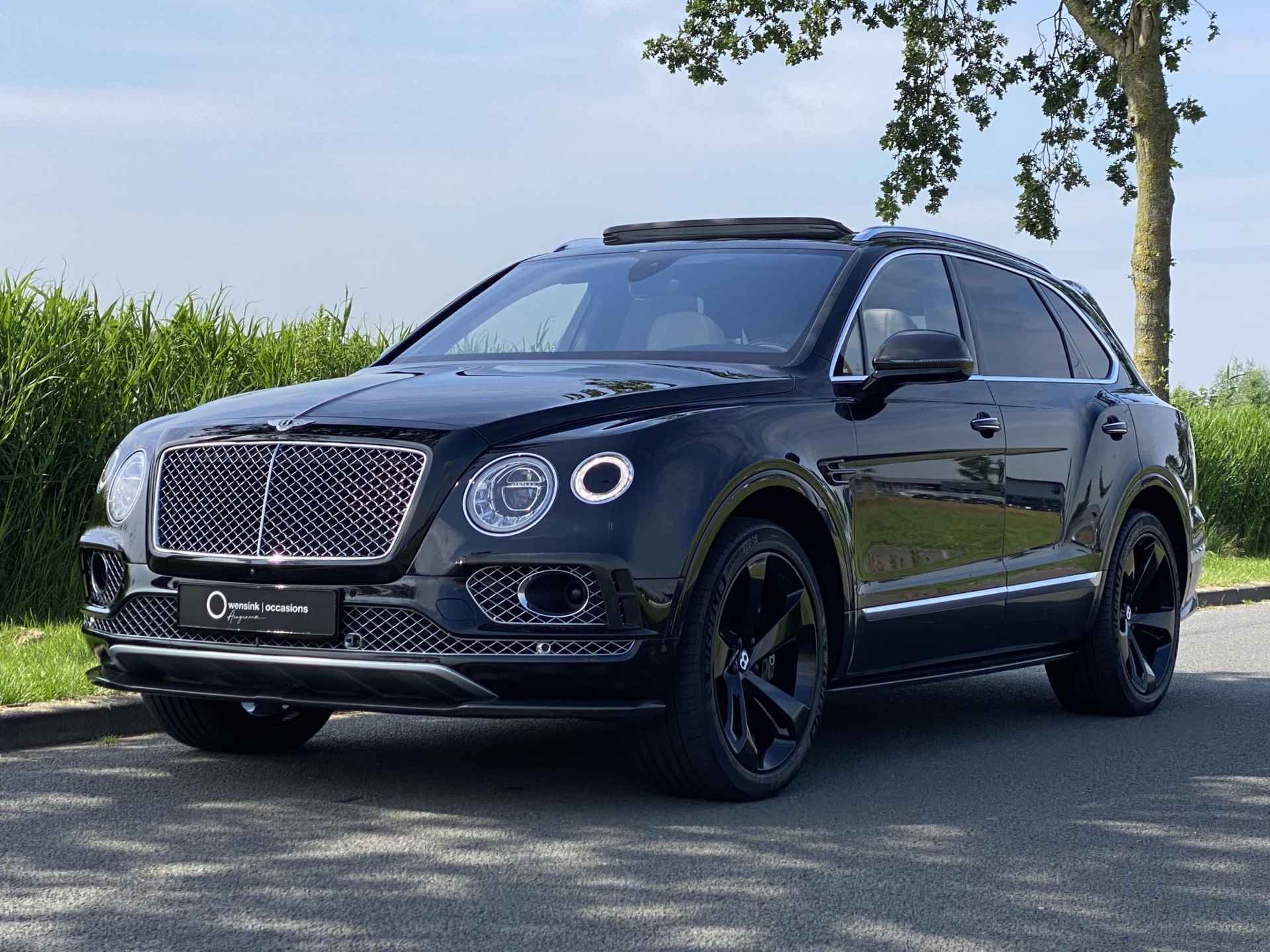 Bentley Bentayga 6.0 W12 | Nachtzicht | Adaptieve CruiseControl | 360 Camera | Panoramadak | 22” Lichtmetaal | Stuurwiel verwarmd | Elektrische zetels + Geheugen | NAIM Sound | Elektrische Trekhaak | Niveau Regeling | Carbon Pakket | NL Auto | - 6/97