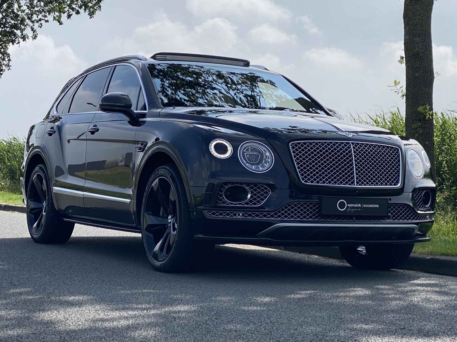 Bentley Bentayga 6.0 W12 | Nachtzicht | Adaptieve CruiseControl | 360 Camera | Panoramadak | 22” Lichtmetaal | Stuurwiel verwarmd | Elektrische zetels + Geheugen | NAIM Sound | Elektrische Trekhaak | Niveau Regeling | Carbon Pakket | NL Auto | - 14/97