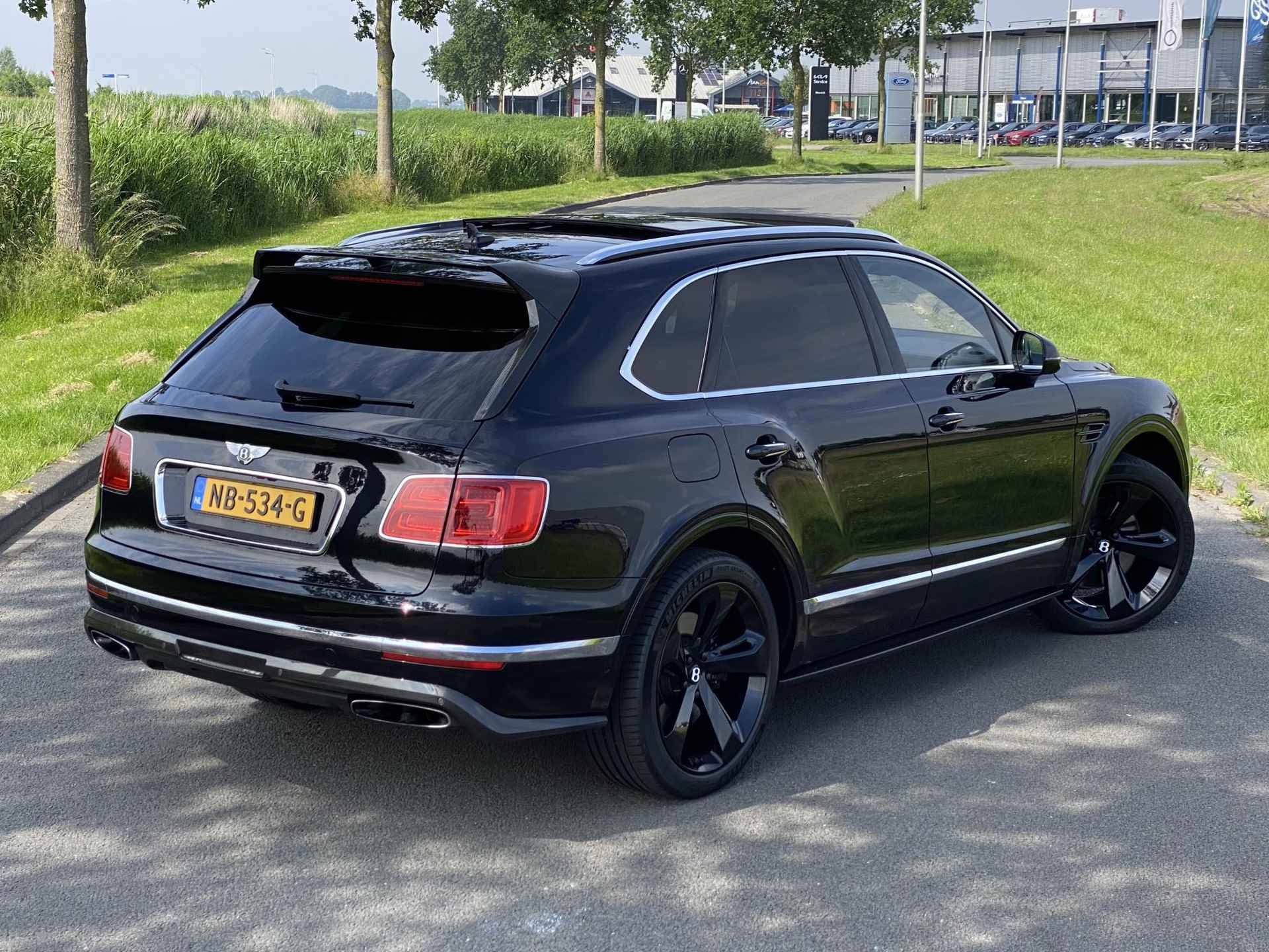 Bentley Bentayga 6.0 W12 | Nachtzicht | Adaptieve CruiseControl | 360 Camera | Panoramadak | 22” Lichtmetaal | Stuurwiel verwarmd | Elektrische zetels + Geheugen | NAIM Sound | Elektrische Trekhaak | Niveau Regeling | Carbon Pakket | NL Auto | - 16/97