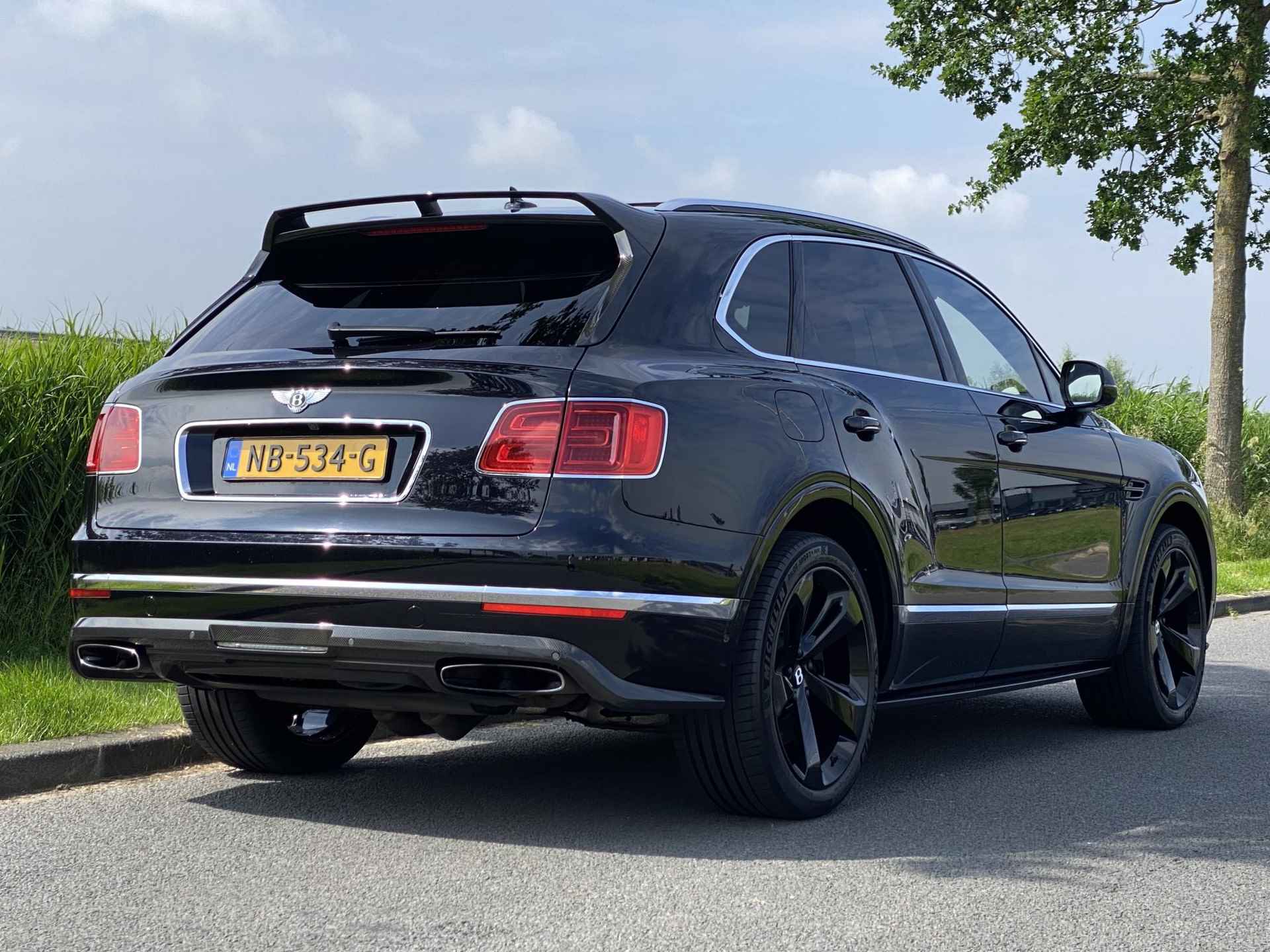 Bentley Bentayga 6.0 W12 | Nachtzicht | Adaptieve CruiseControl | 360 Camera | Panoramadak | 22” Lichtmetaal | Stuurwiel verwarmd | Elektrische zetels + Geheugen | NAIM Sound | Elektrische Trekhaak | Niveau Regeling | Carbon Pakket | NL Auto | - 18/97