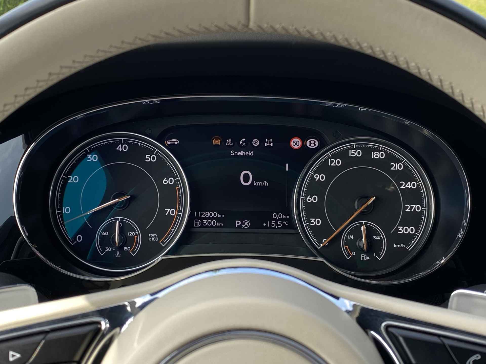 Bentley Bentayga 6.0 W12 | Nachtzicht | Adaptieve CruiseControl | 360 Camera | Panoramadak | 22” Lichtmetaal | Stuurwiel verwarmd | Elektrische zetels + Geheugen | NAIM Sound | Elektrische Trekhaak | Niveau Regeling | Carbon Pakket | NL Auto | - 44/97