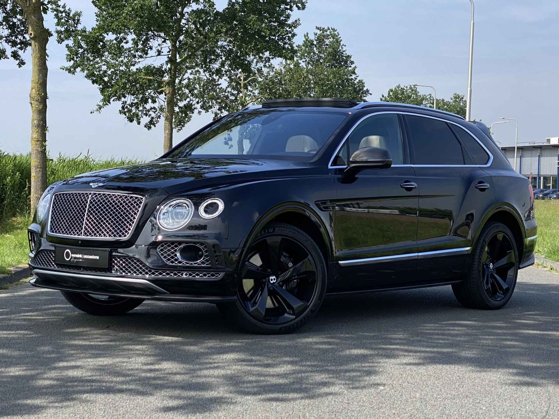 Bentley Bentayga 6.0 W12 | Nachtzicht | Adaptieve CruiseControl | 360 Camera | Panoramadak | 22” Lichtmetaal | Stuurwiel verwarmd | Elektrische zetels + Geheugen | NAIM Sound | Elektrische Trekhaak | Niveau Regeling | Carbon Pakket | NL Auto | - 97/97