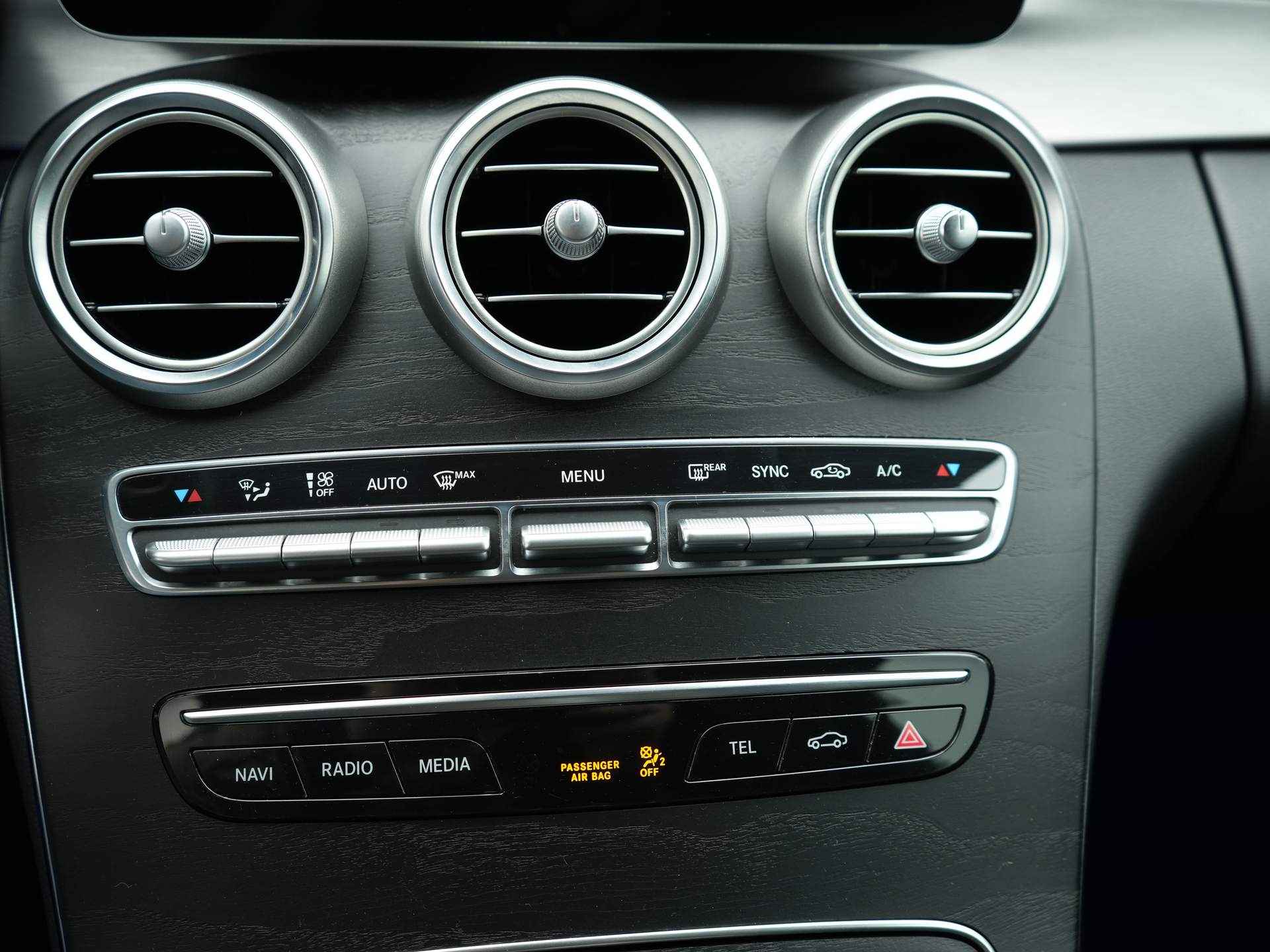 Mercedes-Benz C-Klasse Coupé 200 Premium Plus Pack - Achteruitrijcamera - Stoelverwarming - Sportieve Uitvoering - 17/29