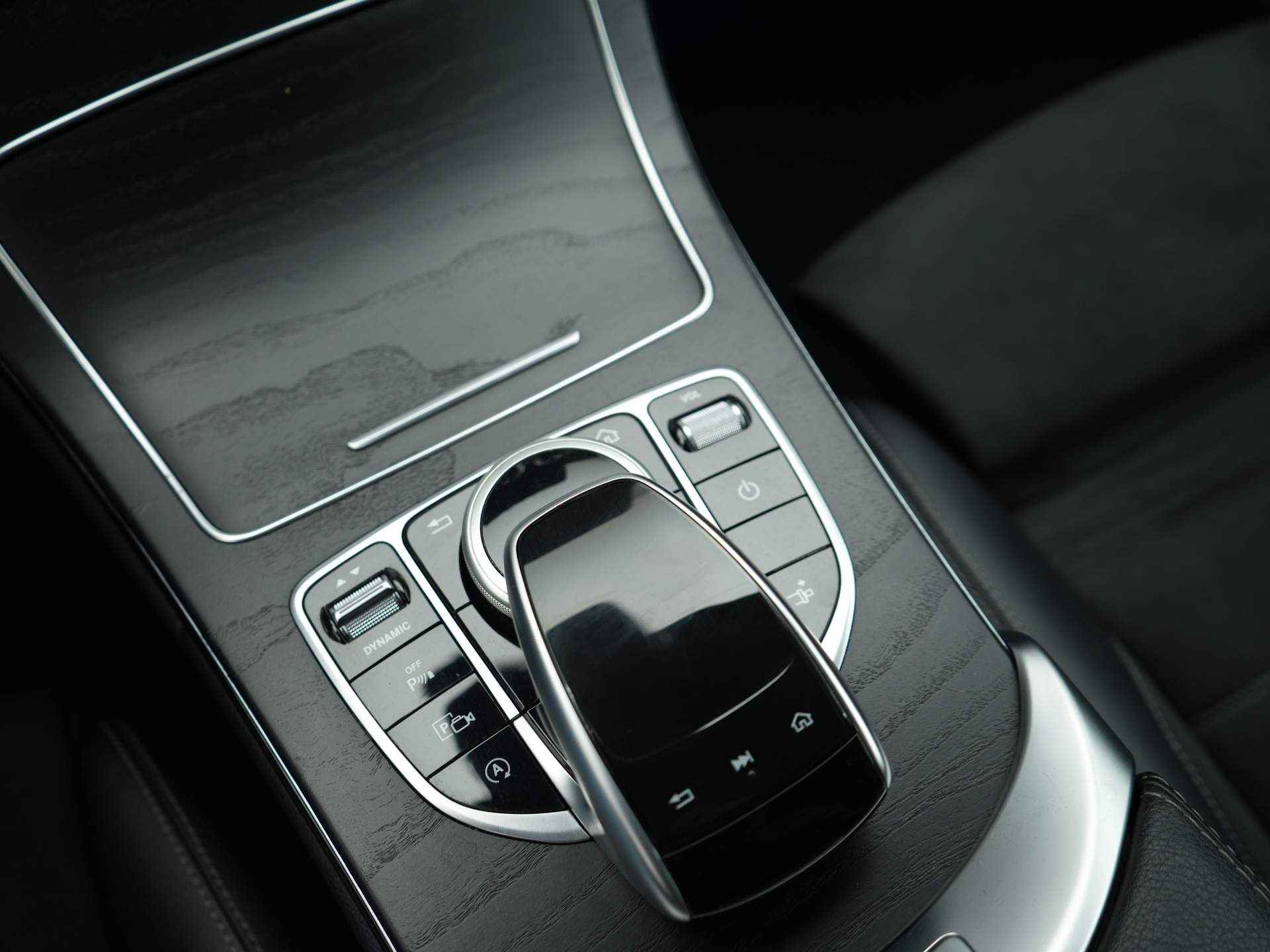 Mercedes-Benz C-Klasse Coupé 200 Premium Plus Pack - Achteruitrijcamera - Stoelverwarming - Sportieve Uitvoering - 18/29