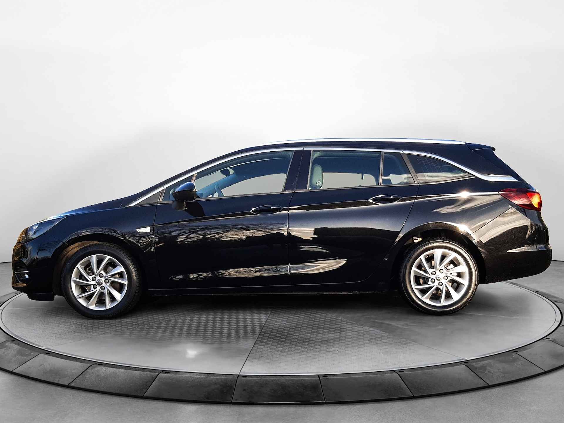 Opel Astra Sports Tourer 1.2 Business Elegance (146 PK) 2e-Eig. OPEL-Dealer-Onderh. BOVAG-Garantie. NL-AUTO. Trekhaak, Navigatie/Apple-Carplay/Android-Auto, Achteruitrijcamera, Parkeer-Sensoren-V+A, Keyless-Entry, Dab - 32/39