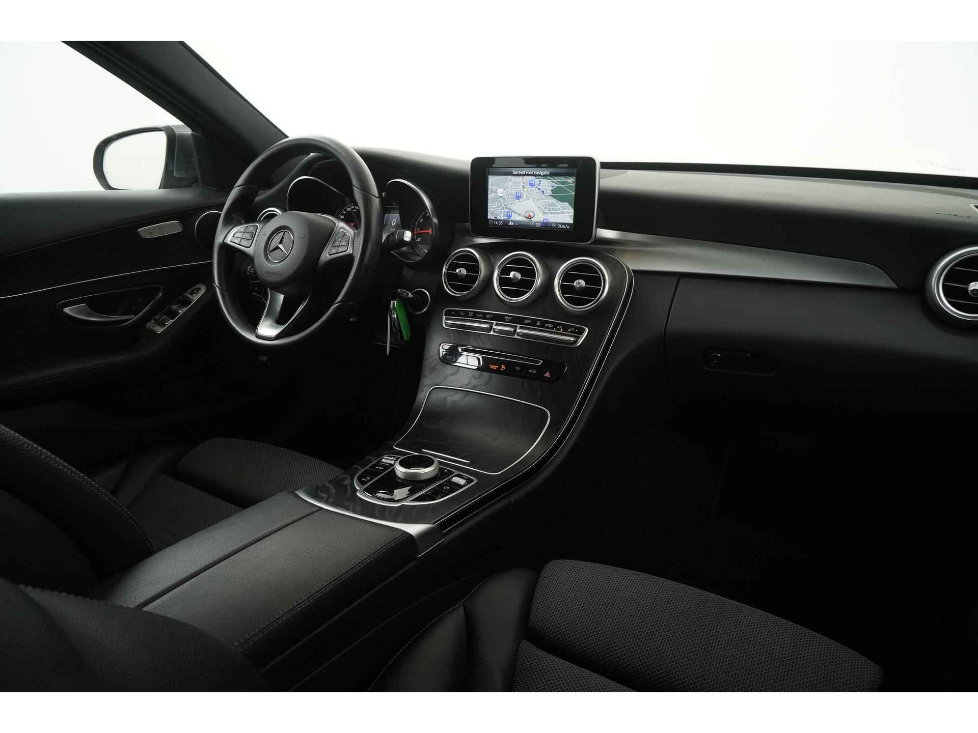 Mercedes-Benz C-Klasse 350e Avantgarde | Camera | Trekhaak | LED | Elek stoelbed |  Zondag Open! - 2/44