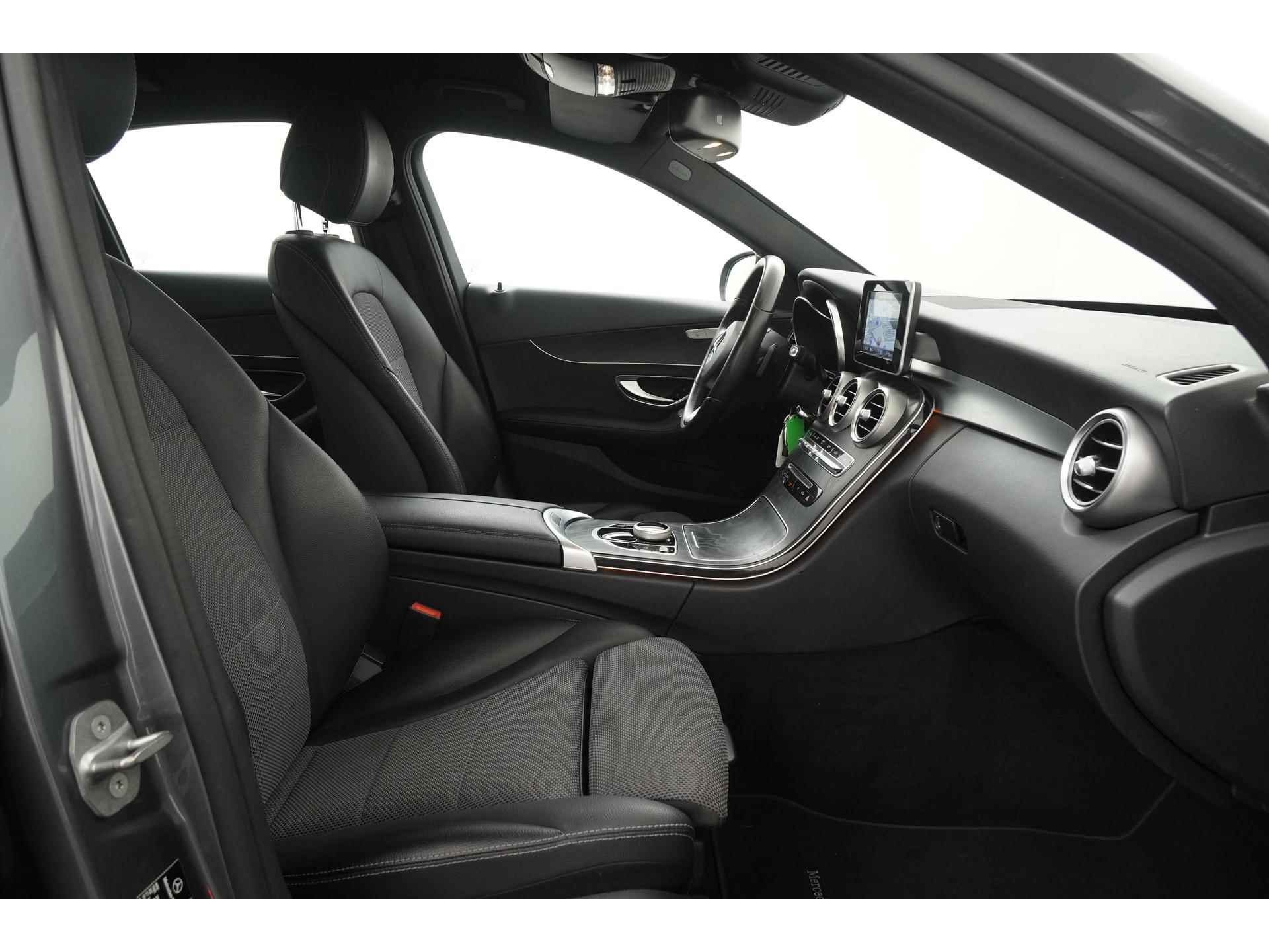 Mercedes-Benz C-Klasse 350e Avantgarde | Camera | Trekhaak | LED | Elek stoelbed |  Zondag Open! - 3/44