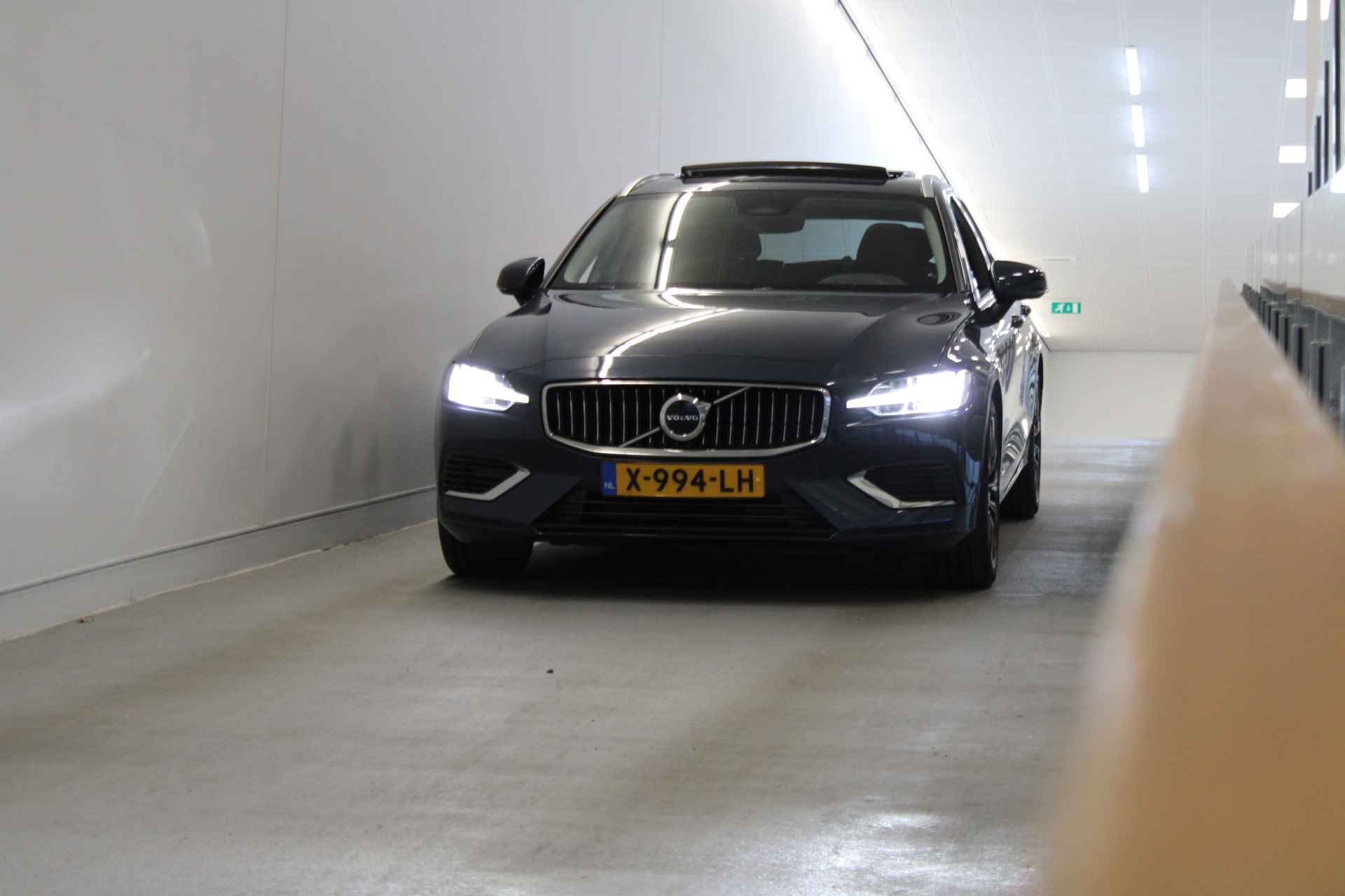 Volvo V60 T8 455PK AWD Plus Bright | Panoramadak | Trekhaak | Adapt LED | BLIS | Getint Glas | Achterb verw - 62/62