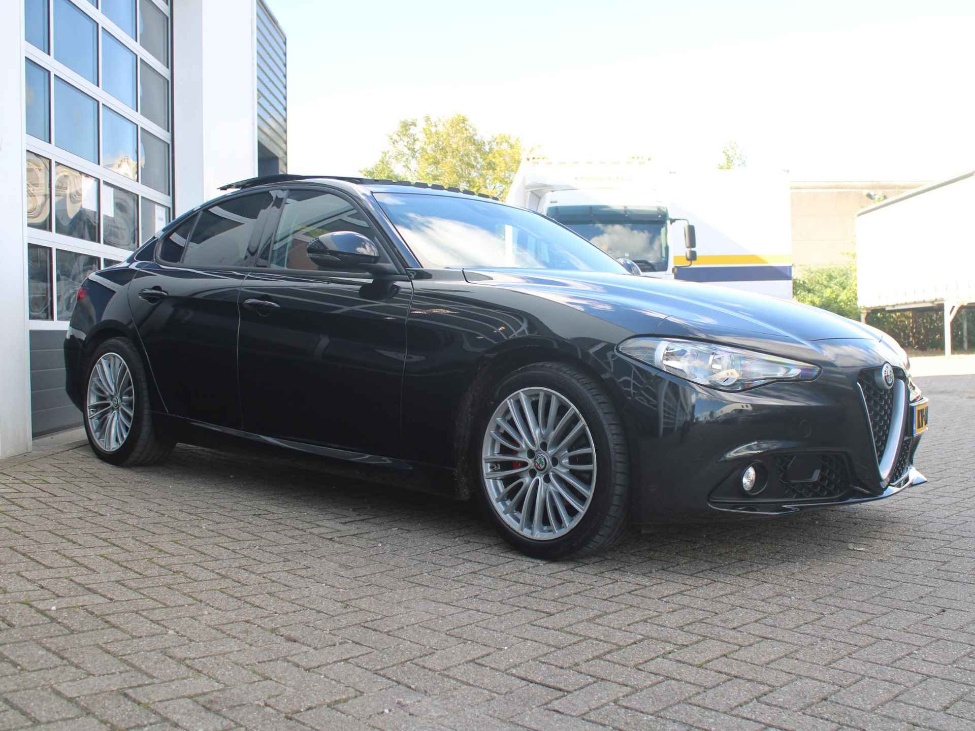 Alfa Romeo Giulia 2.0 Turbo Aut. 200pk Super | Bruin Leder | Schuif/Kanteldak | 18" - 4/27