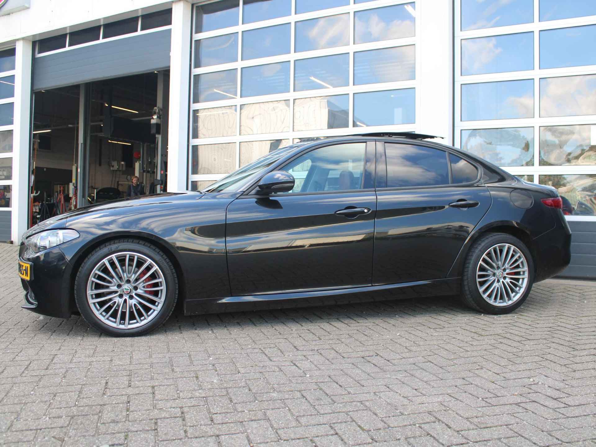 Alfa Romeo Giulia 2.0 Turbo Aut. 200pk Super | Bruin Leder | Schuif/Kanteldak | 18" - 5/27