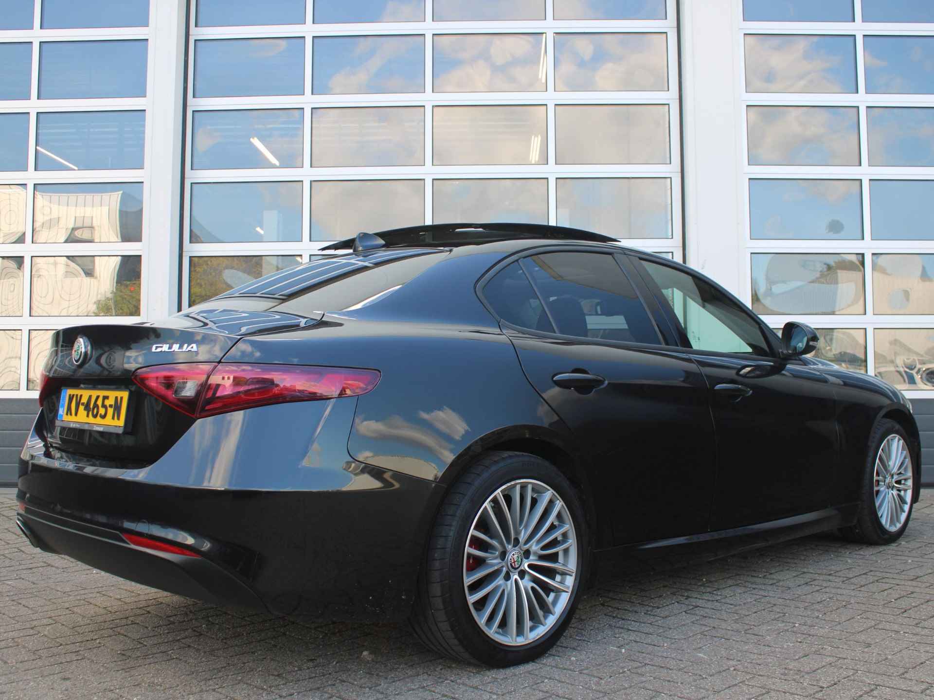 Alfa Romeo Giulia 2.0 Turbo Aut. 200pk Super | Bruin Leder | Schuif/Kanteldak | 18" - 19/27