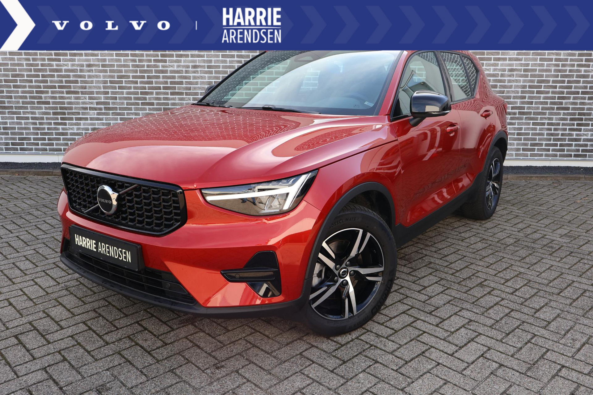 Volvo XC40 2.0 B4 Plus Dark | Trekhaak | Adaptieve Cruise Control | Parkeersensoren vóór en achter | Achteruitrij camera | verwarmde voorstoelen en stuurwiel