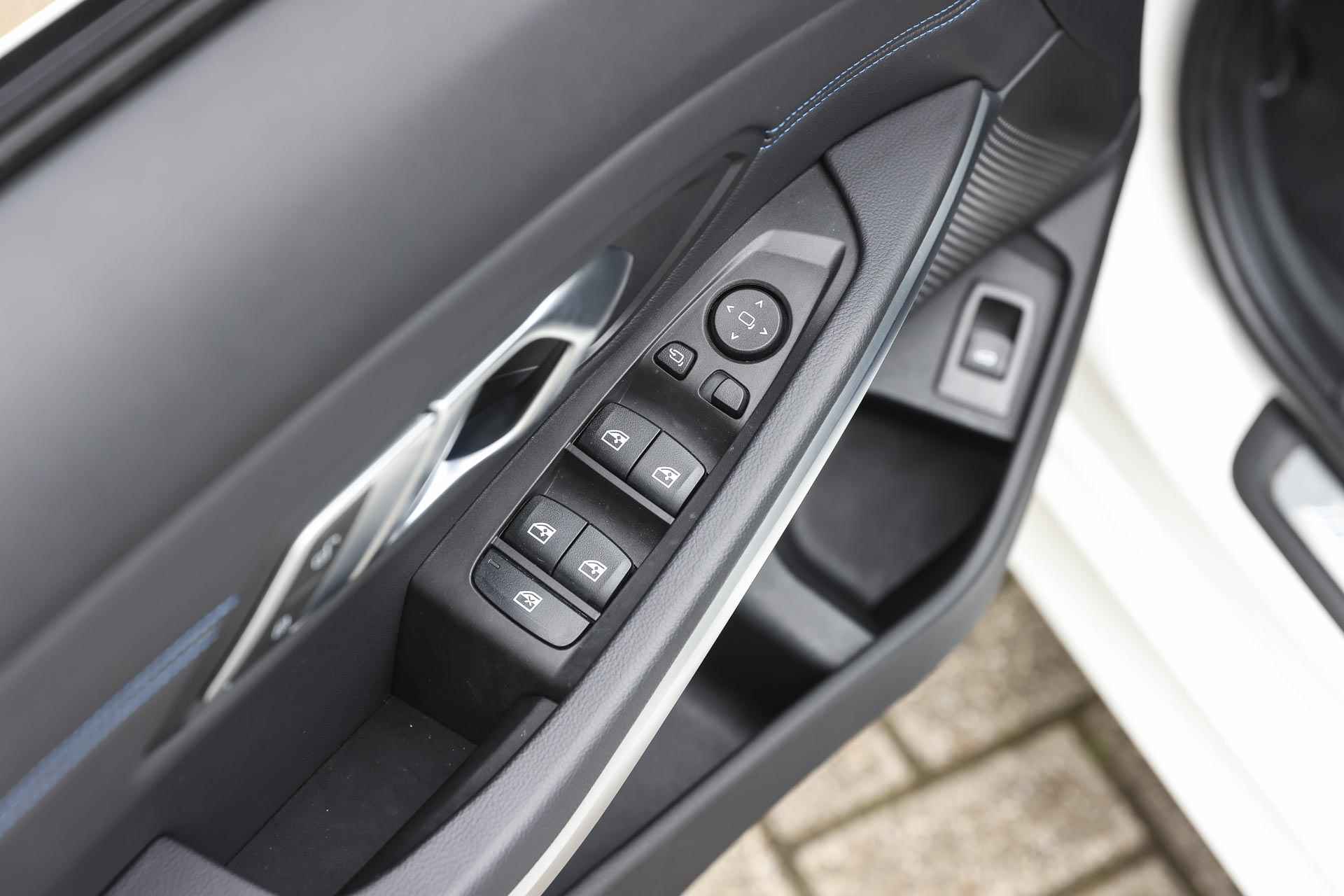 BMW 3 Serie Touring 330i Executive M Sport Automaat / Sportstoelen / Stoelverwarming / Parking Assistant / Active Cruise Control - 14/29