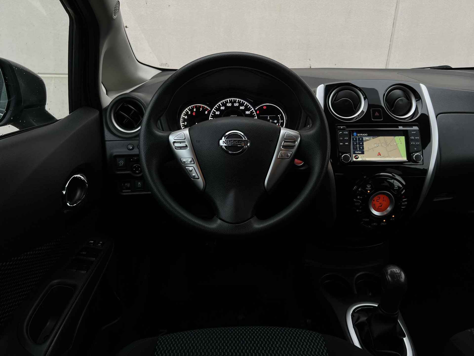 Nissan Note 1.2 Connect Edition / Climate Control / Cruise Control / Dealer Onderhouden / Navigatie / Vierseizoenenbanden / - 2/32