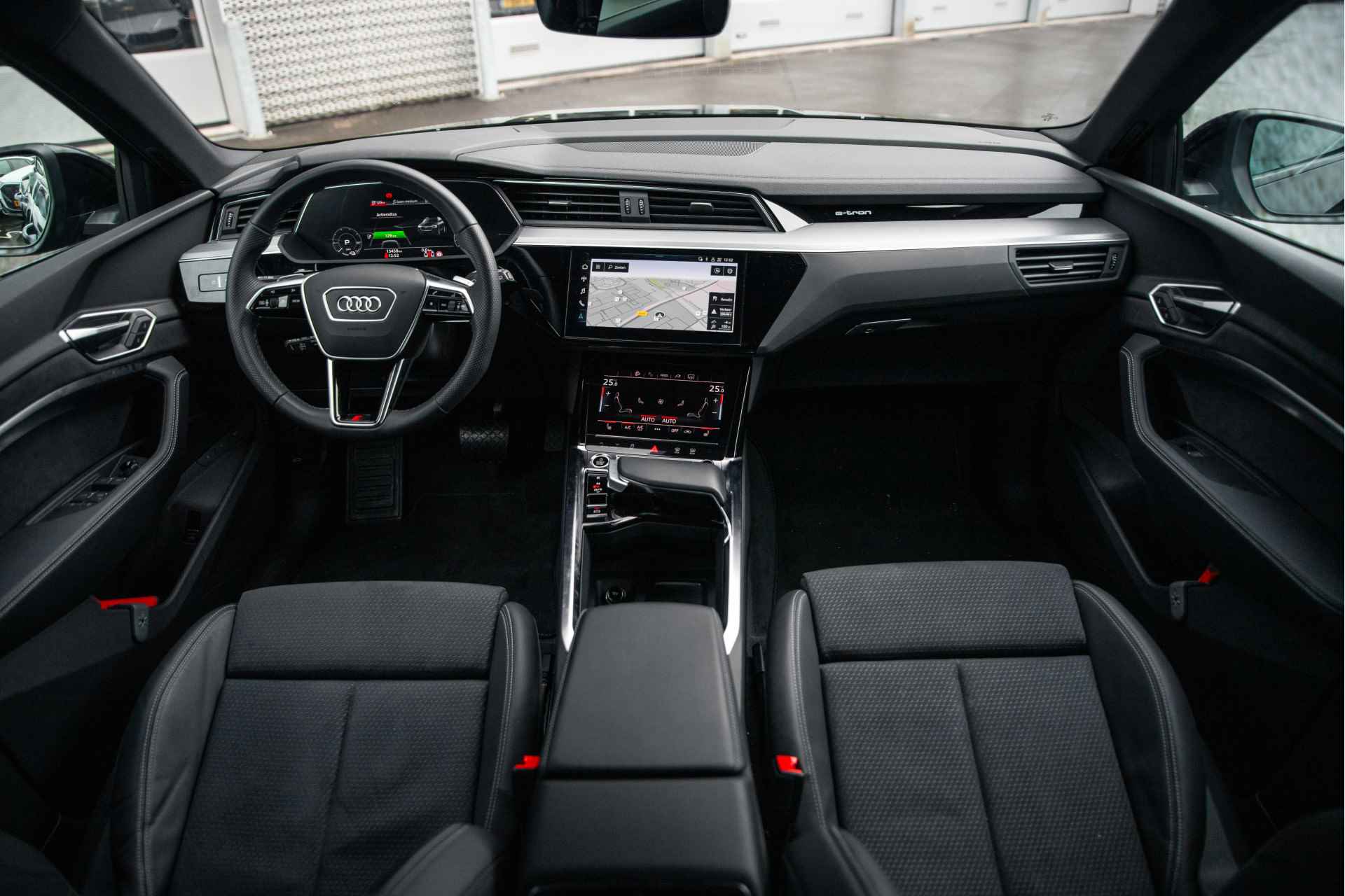Audi e-tron 55 quattro S edition 95 kWh | Luchtvering | Achteruitrijcamera | - 8/71