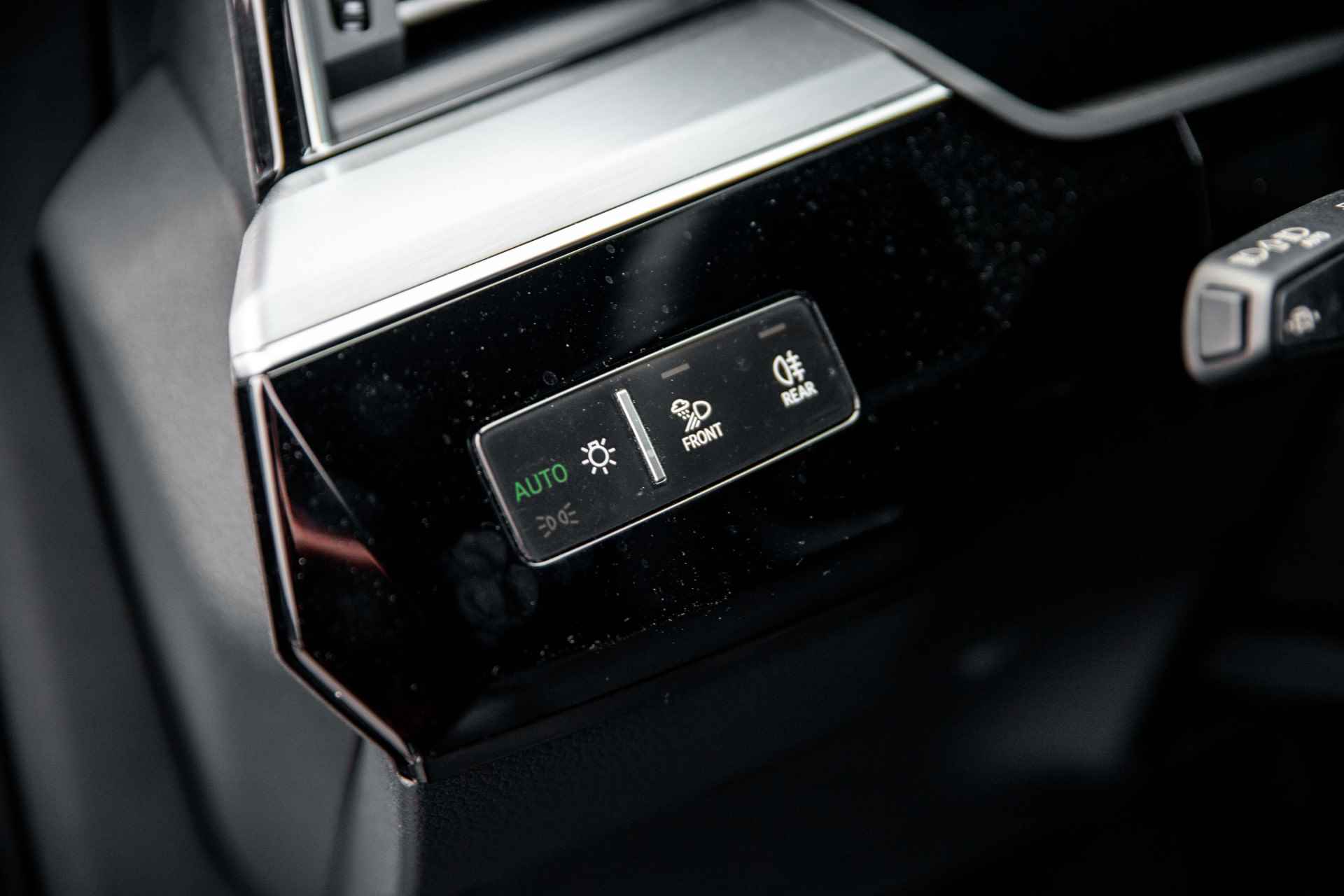 Audi e-tron 55 quattro S edition 95 kWh | Luchtvering | Achteruitrijcamera | - 35/71