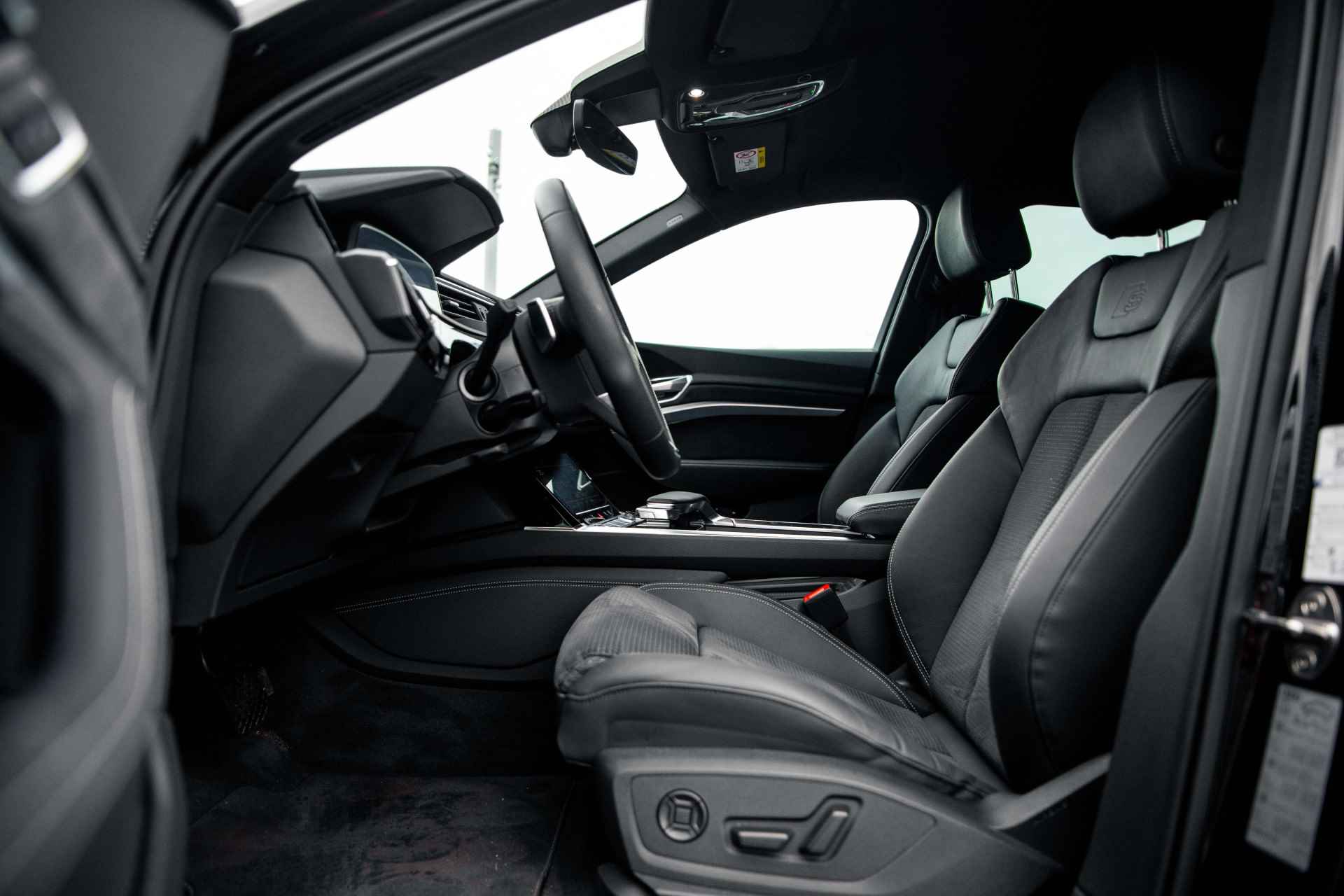 Audi e-tron 55 quattro S edition 95 kWh | Luchtvering | Achteruitrijcamera | - 38/71