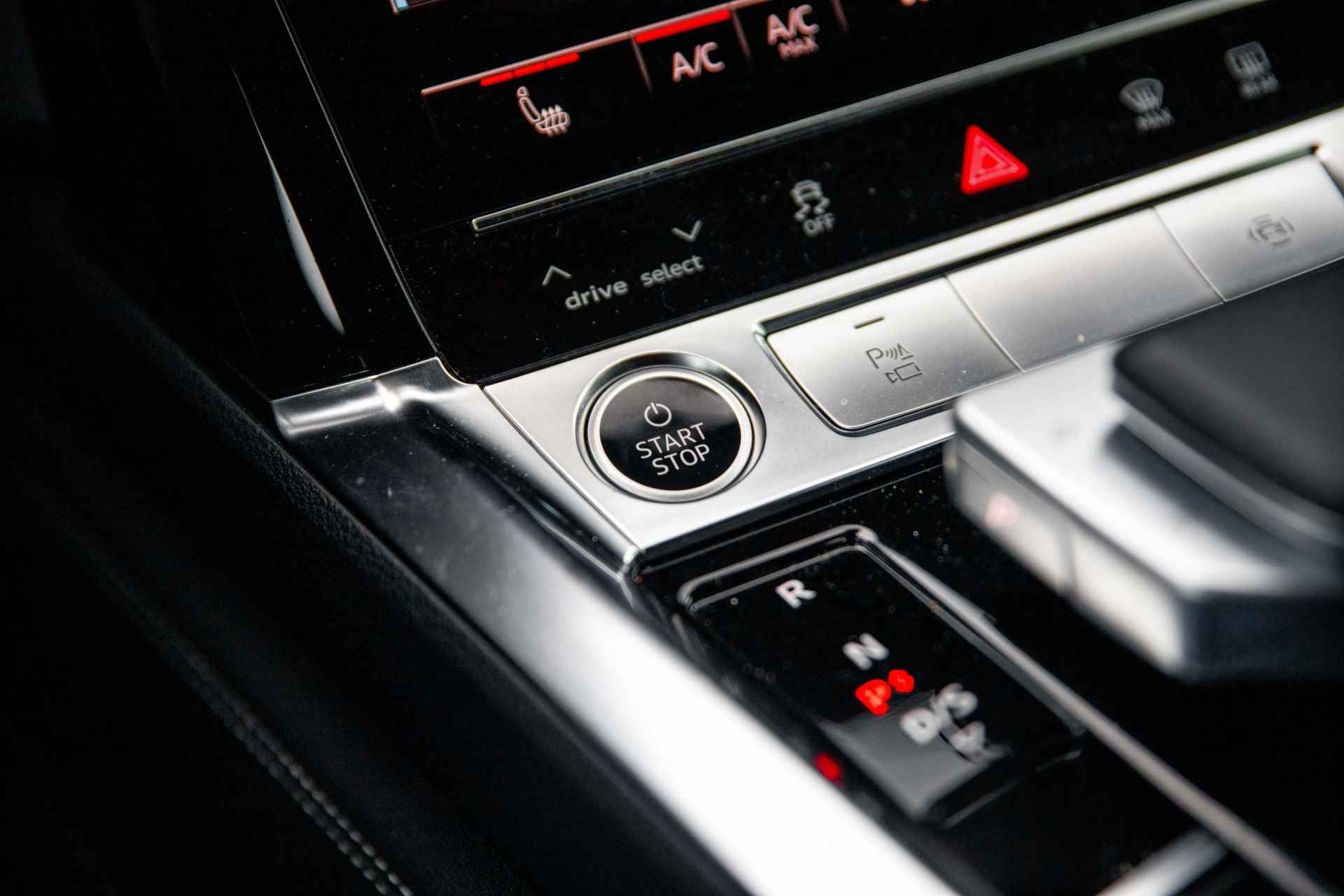 Audi e-tron 55 quattro S edition 95 kWh | Luchtvering | Achteruitrijcamera | - 50/71