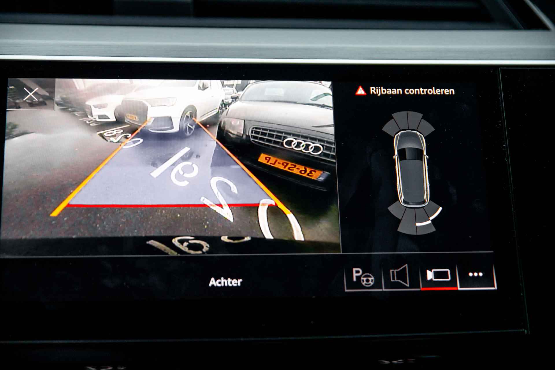 Audi e-tron 55 quattro S edition 95 kWh | Luchtvering | Achteruitrijcamera | - 69/71