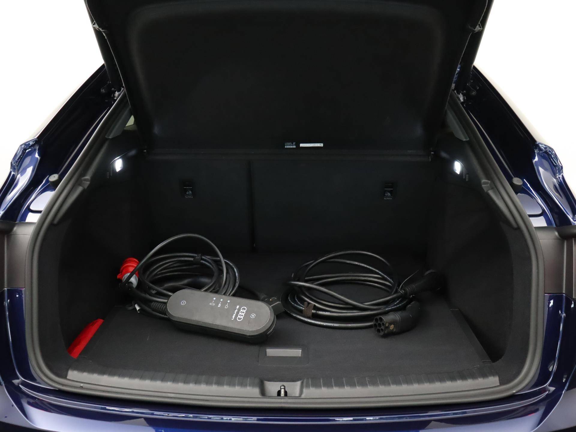 Audi Q4 Sportback e-tron 40 Advanced edition 77 kWh 204 PK | Demo | Navigatie | Camera | Parkeersensoren | Stoelverwarming | Dodehoek sensor | Adaptive cruise control  3-Zone Climate Control | LED | - 9/40