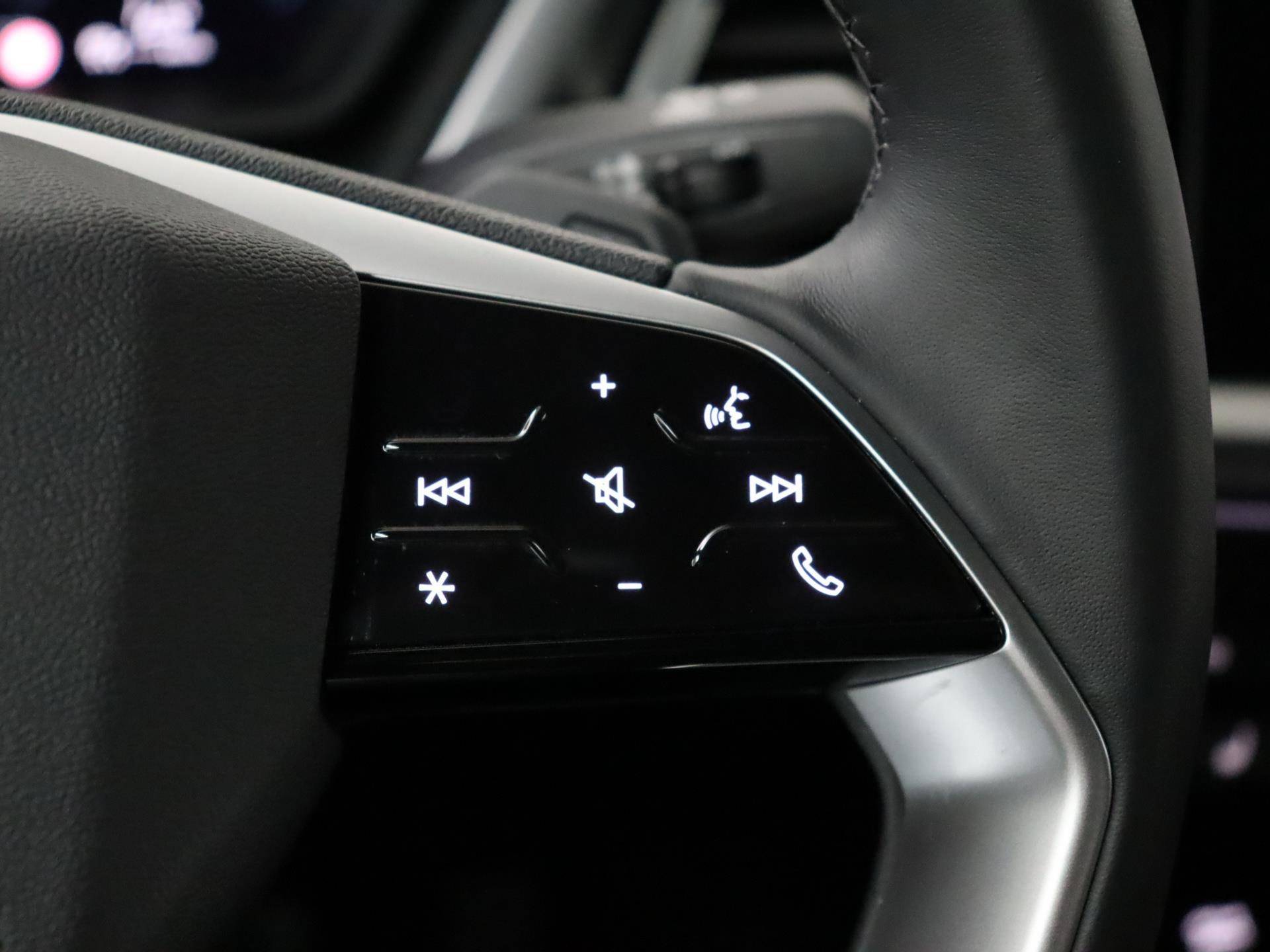 Audi Q4 Sportback e-tron 40 Advanced edition 77 kWh 204 PK | Demo | Navigatie | Camera | Parkeersensoren | Stoelverwarming | Dodehoek sensor | Adaptive cruise control  3-Zone Climate Control | LED | - 23/40