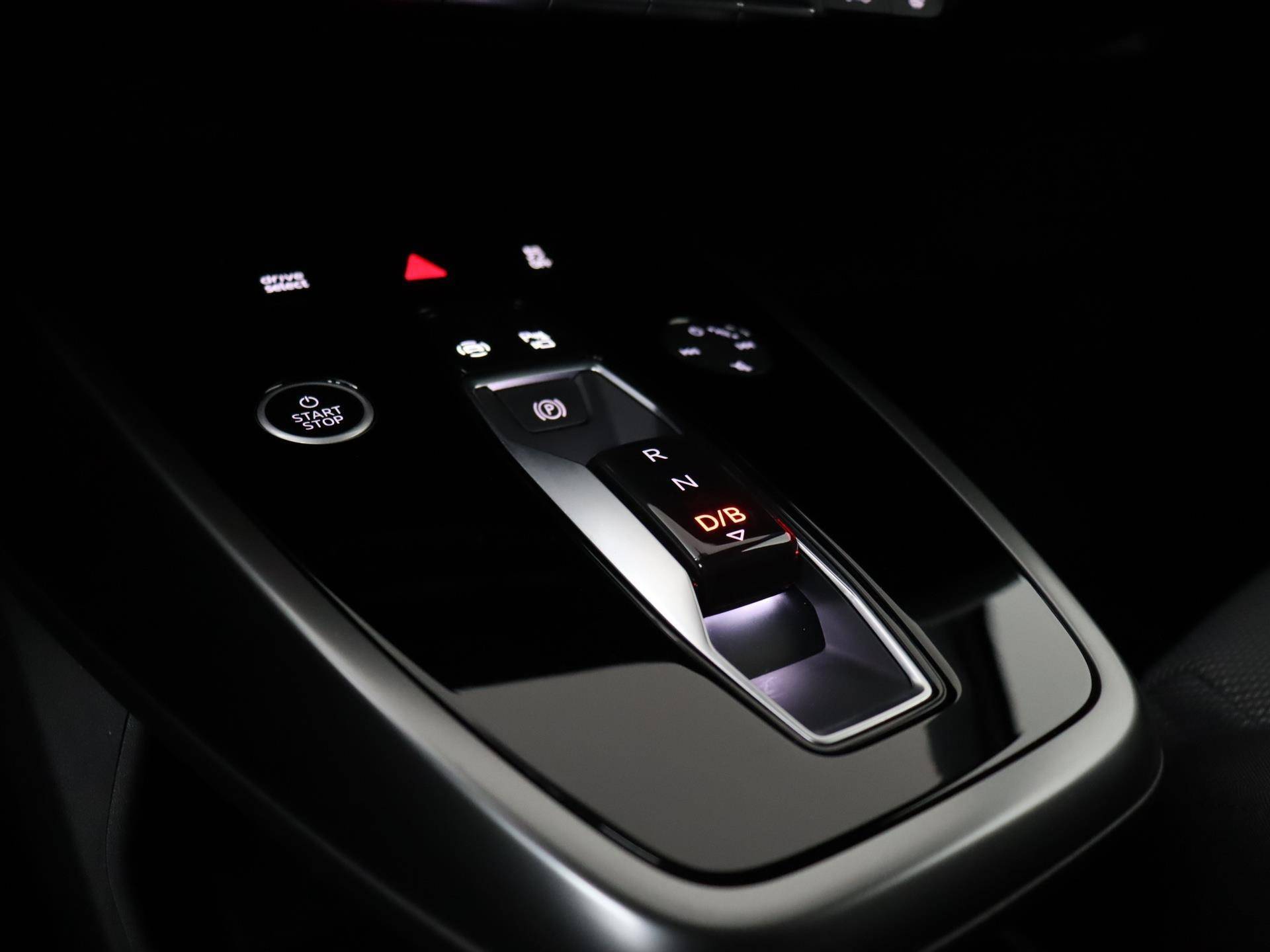 Audi Q4 Sportback e-tron 40 Advanced edition 77 kWh 204 PK | Demo | Navigatie | Camera | Parkeersensoren | Stoelverwarming | Dodehoek sensor | Adaptive cruise control  3-Zone Climate Control | LED | - 28/40
