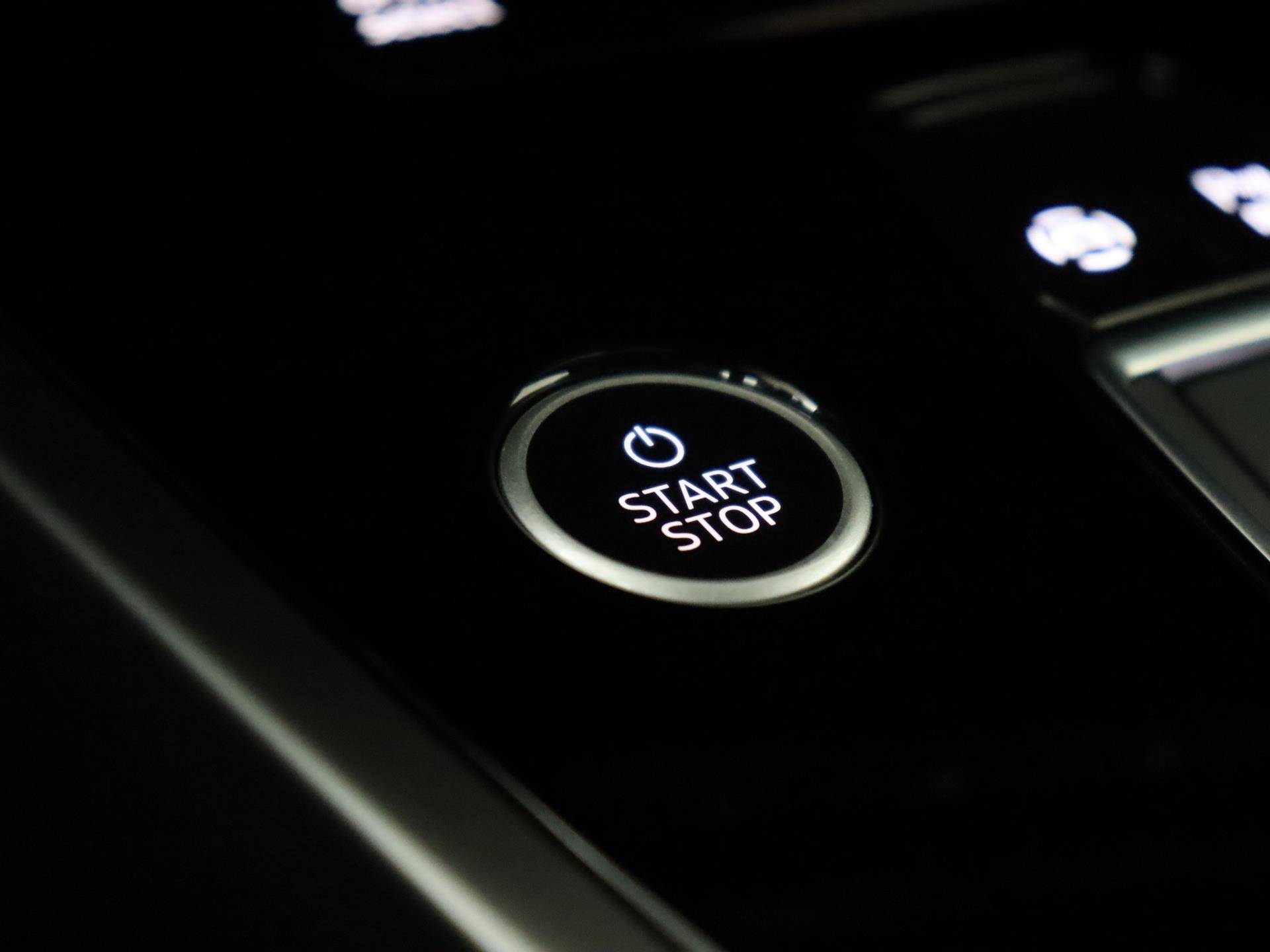 Audi Q4 Sportback e-tron 40 Advanced edition 77 kWh 204 PK | Demo | Navigatie | Camera | Parkeersensoren | Stoelverwarming | Dodehoek sensor | Adaptive cruise control  3-Zone Climate Control | LED | - 30/40