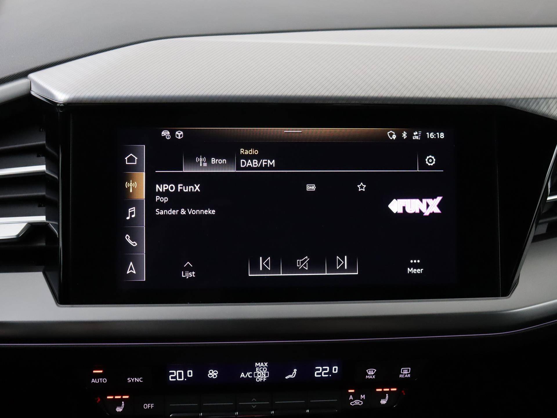 Audi Q4 Sportback e-tron 40 Advanced edition 77 kWh 204 PK | Demo | Navigatie | Camera | Parkeersensoren | Stoelverwarming | Dodehoek sensor | Adaptive cruise control  3-Zone Climate Control | LED | - 34/40
