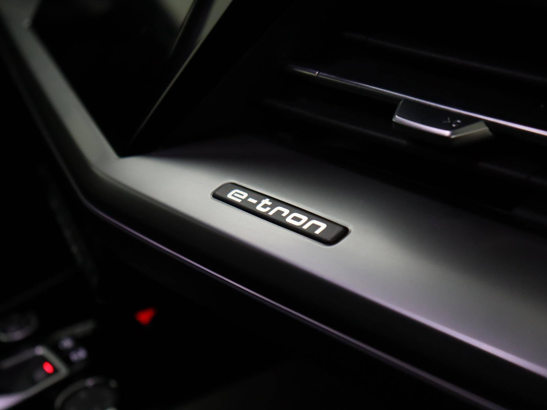 Audi Q4 Sportback e-tron 40 Advanced edition 77 kWh 204 PK | Demo | Navigatie | Camera | Parkeersensoren | Stoelverwarming | Dodehoek sensor | Adaptive cruise control  3-Zone Climate Control | LED | - 37/40