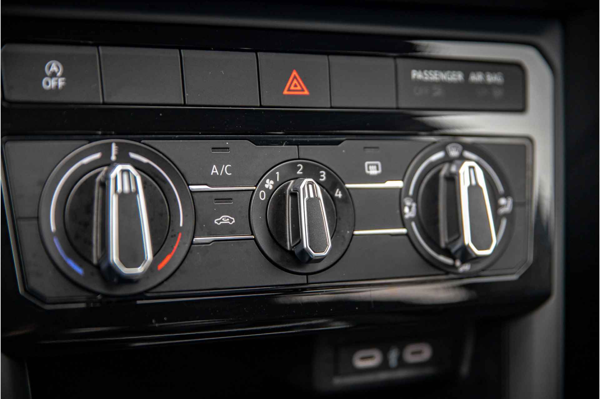 Volkswagen T-Cross 1.0 TSI Life | Carplay | Adapt.Cruise | Airconditioning - 24/29