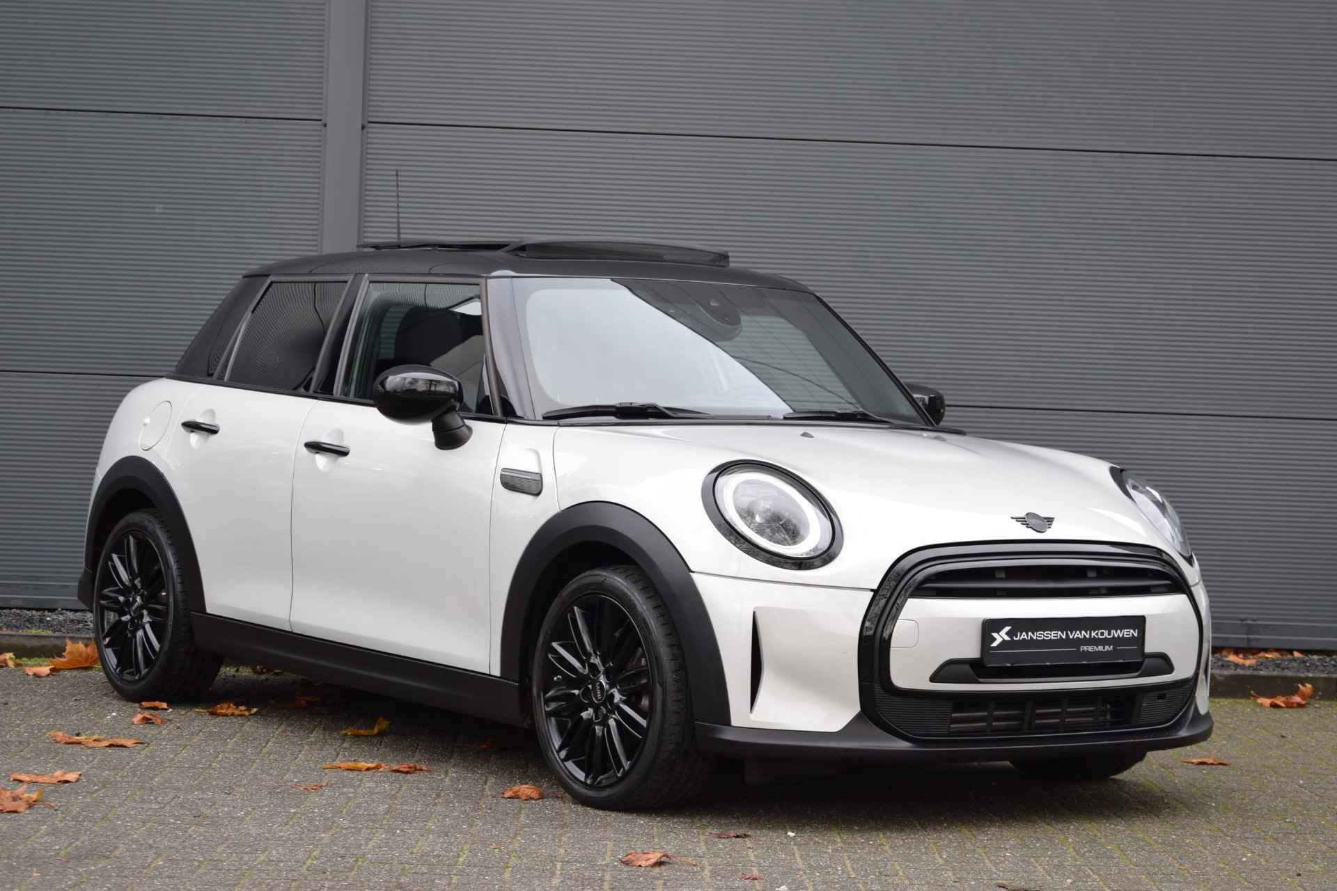 Mini Mini 1.5 Cooper Camden Plus Edition / Pano / Keyless / Apple Carplay - 3/51