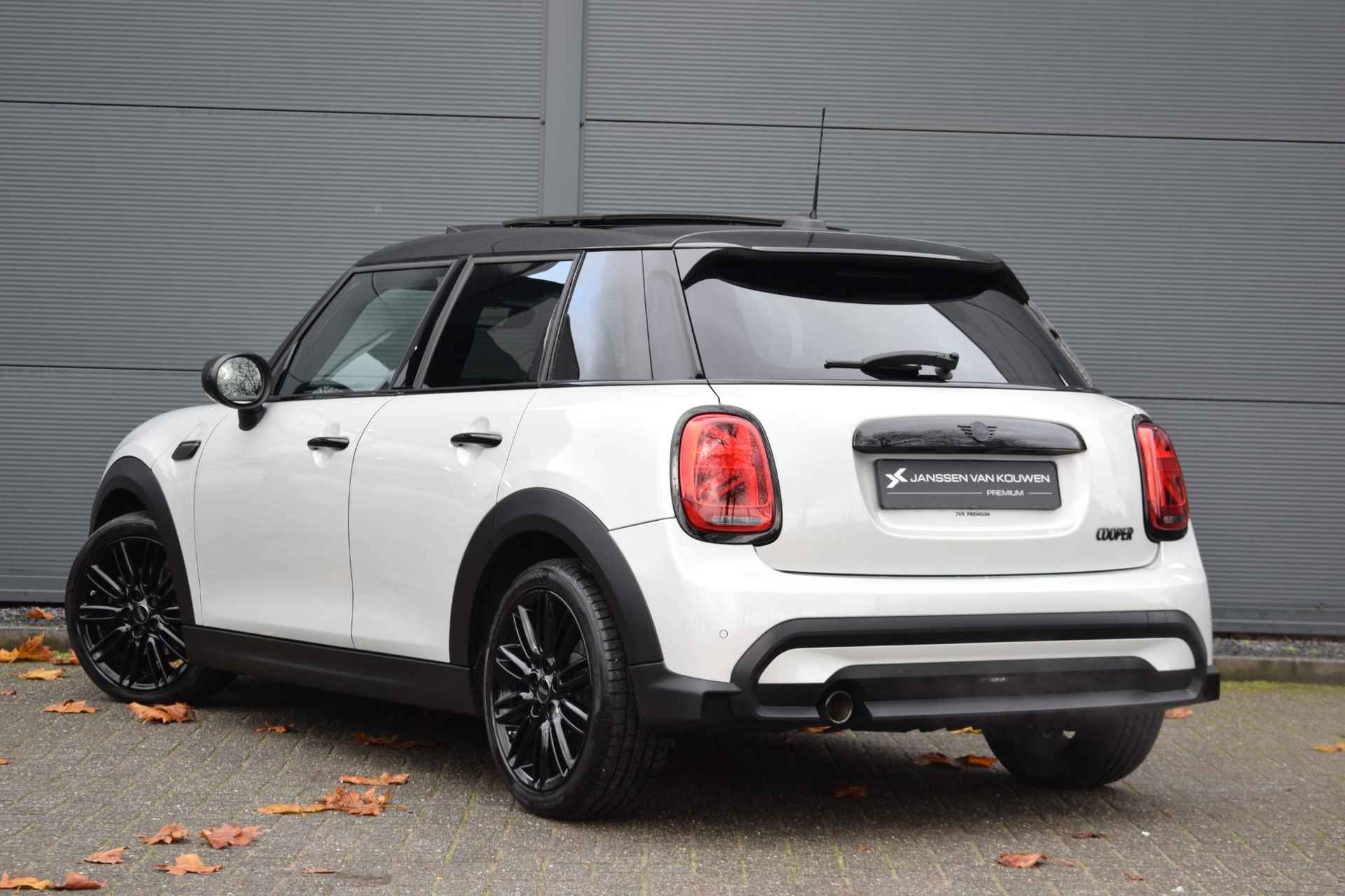 Mini Mini 1.5 Cooper Camden Plus Edition / Pano / Keyless / Apple Carplay - 4/51