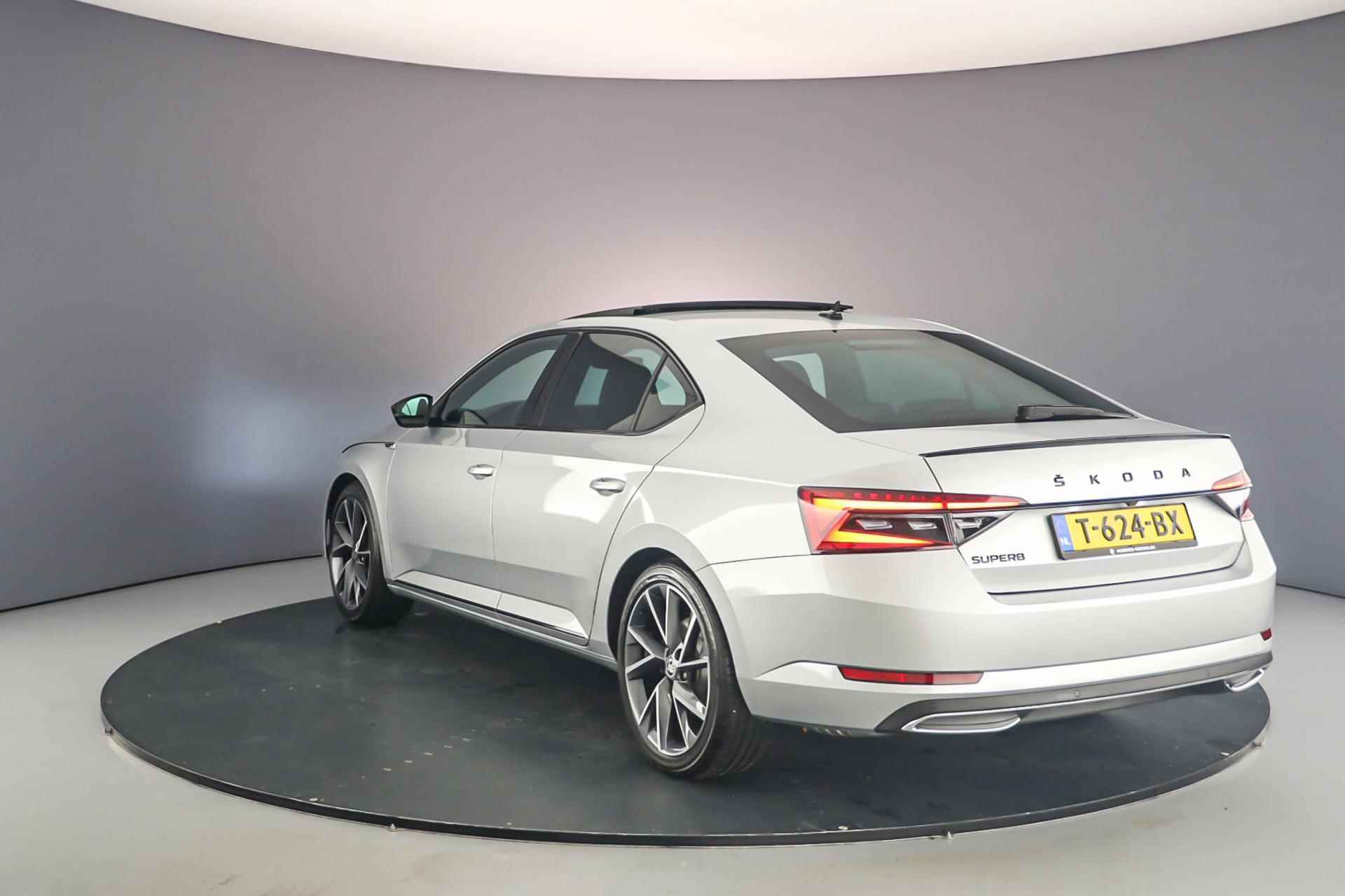 Škoda Superb Sportline Business 1.5 TSI 150pk DSG Automaat Panoramadak, Adaptive cruise control, Navigatie, LED matrix verlichting, Achteruitrijcamera, Stoelverwarming, Airco, Parkeersensoren, Elektrische achterklep - 3/51