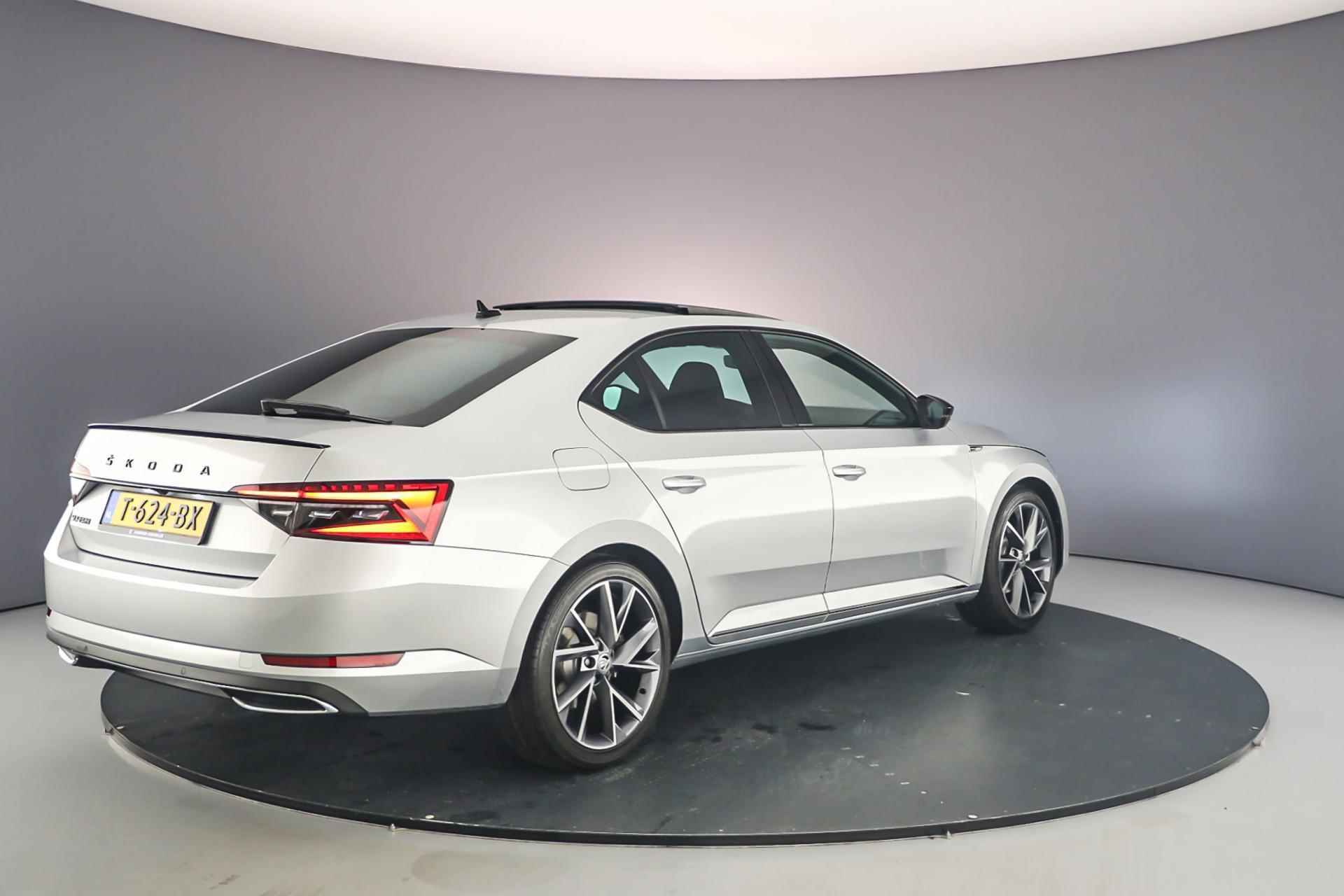 Škoda Superb Sportline Business 1.5 TSI 150pk DSG Automaat Panoramadak, Adaptive cruise control, Navigatie, LED matrix verlichting, Achteruitrijcamera, Stoelverwarming, Airco, Parkeersensoren, Elektrische achterklep - 6/51