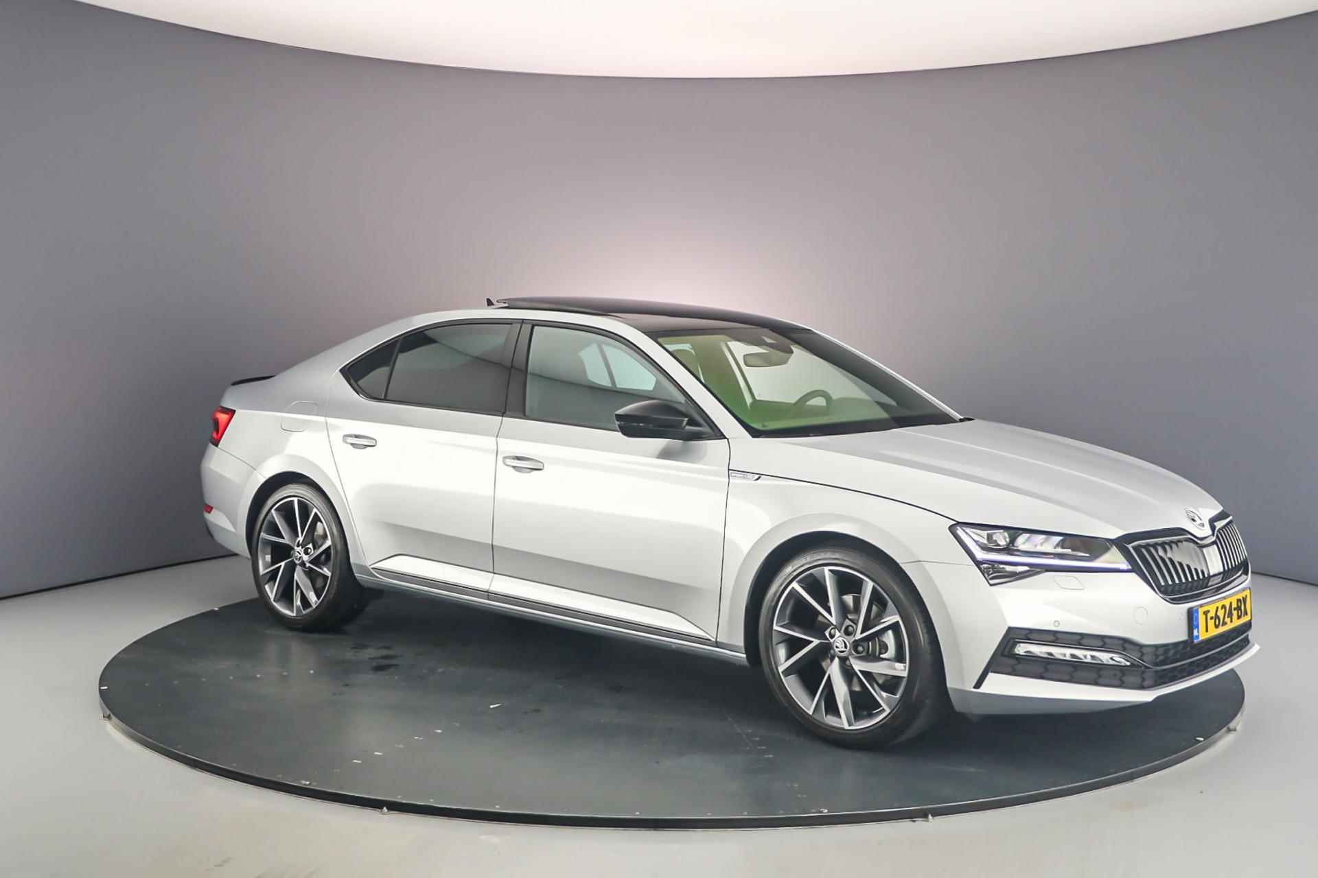 Škoda Superb Sportline Business 1.5 TSI 150pk DSG Automaat Panoramadak, Adaptive cruise control, Navigatie, LED matrix verlichting, Achteruitrijcamera, Stoelverwarming, Airco, Parkeersensoren, Elektrische achterklep - 8/51